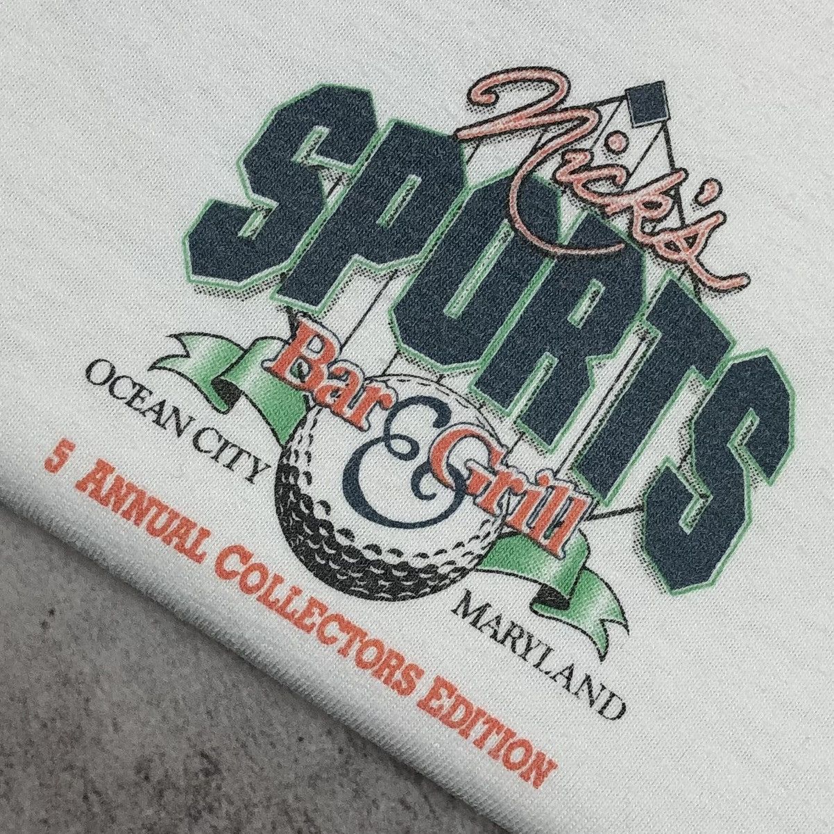 Vintage 2000 Nicks Sports Bar Grill 5th Annual Collectors Edition T Size US L / EU 52-54 / 3 - 2 Thumbnail