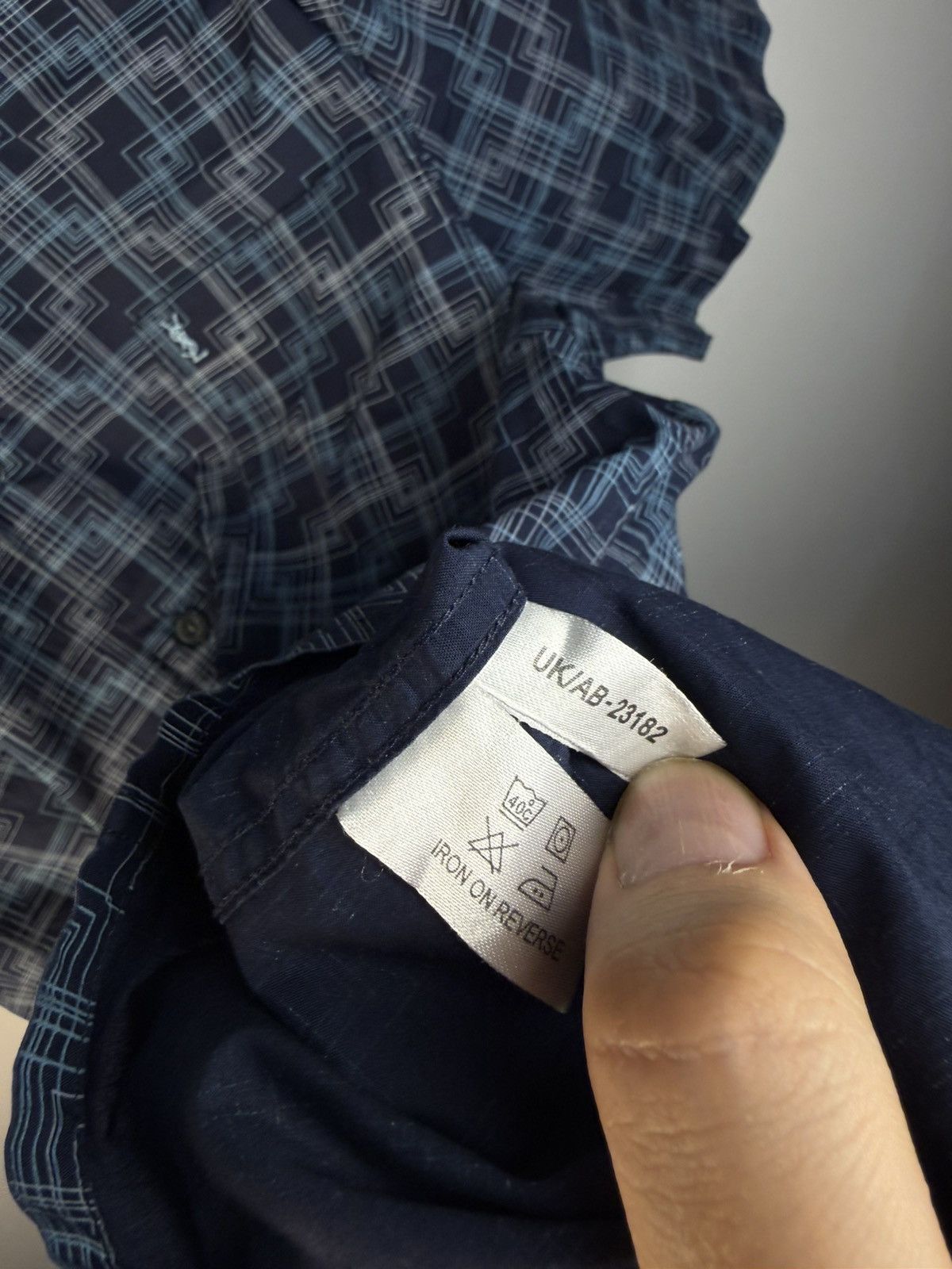 Yves Saint Laurent Summer YSL Shirt Matrix Logo Button Up Collar Shortsleeve Size US L / EU 52-54 / 3 - 7 Thumbnail