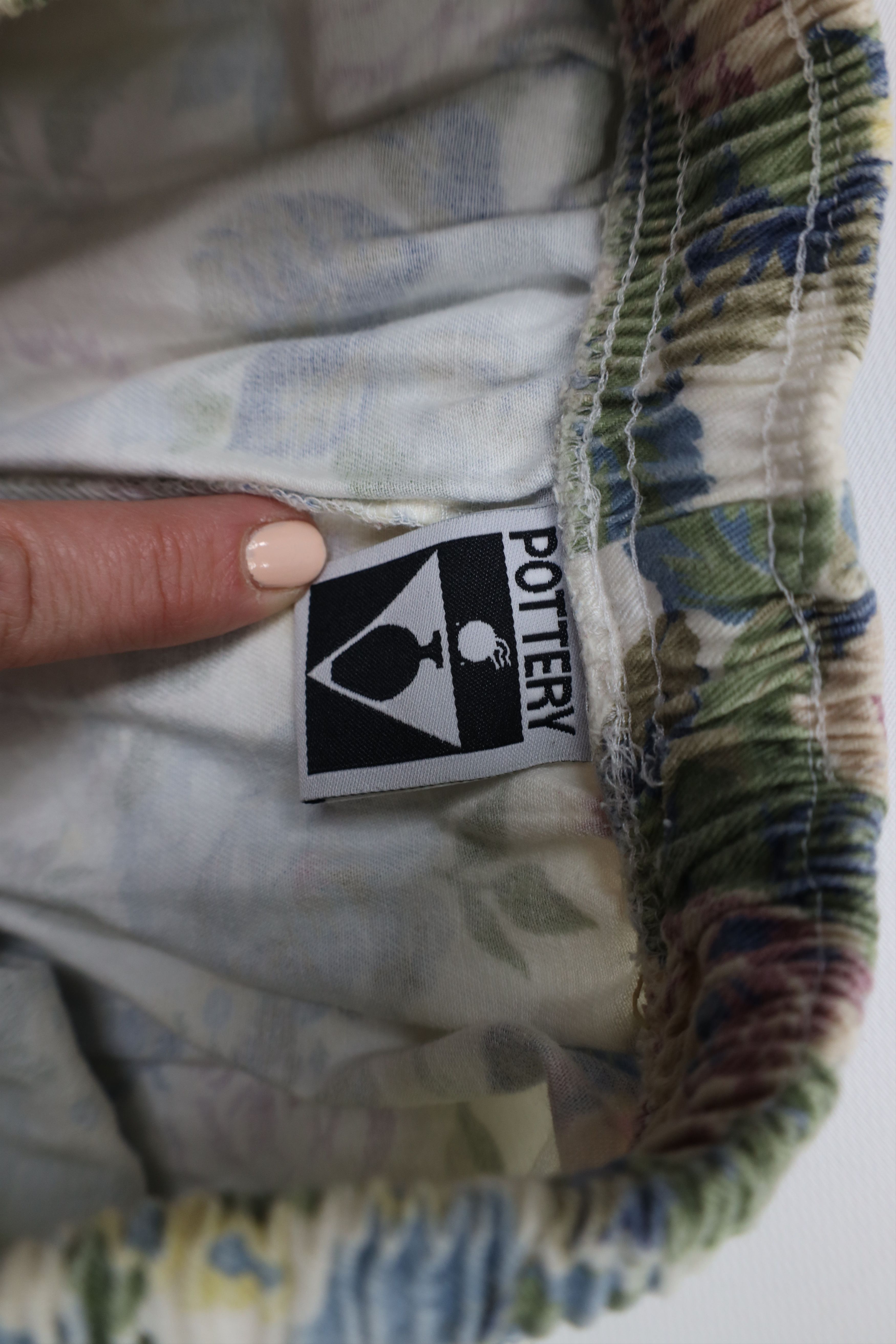 Vintage Vintage 90s Streetwear All Over Print Tapestry Shorts USA Size 25" / US 0 / IT 36 - 6 Thumbnail