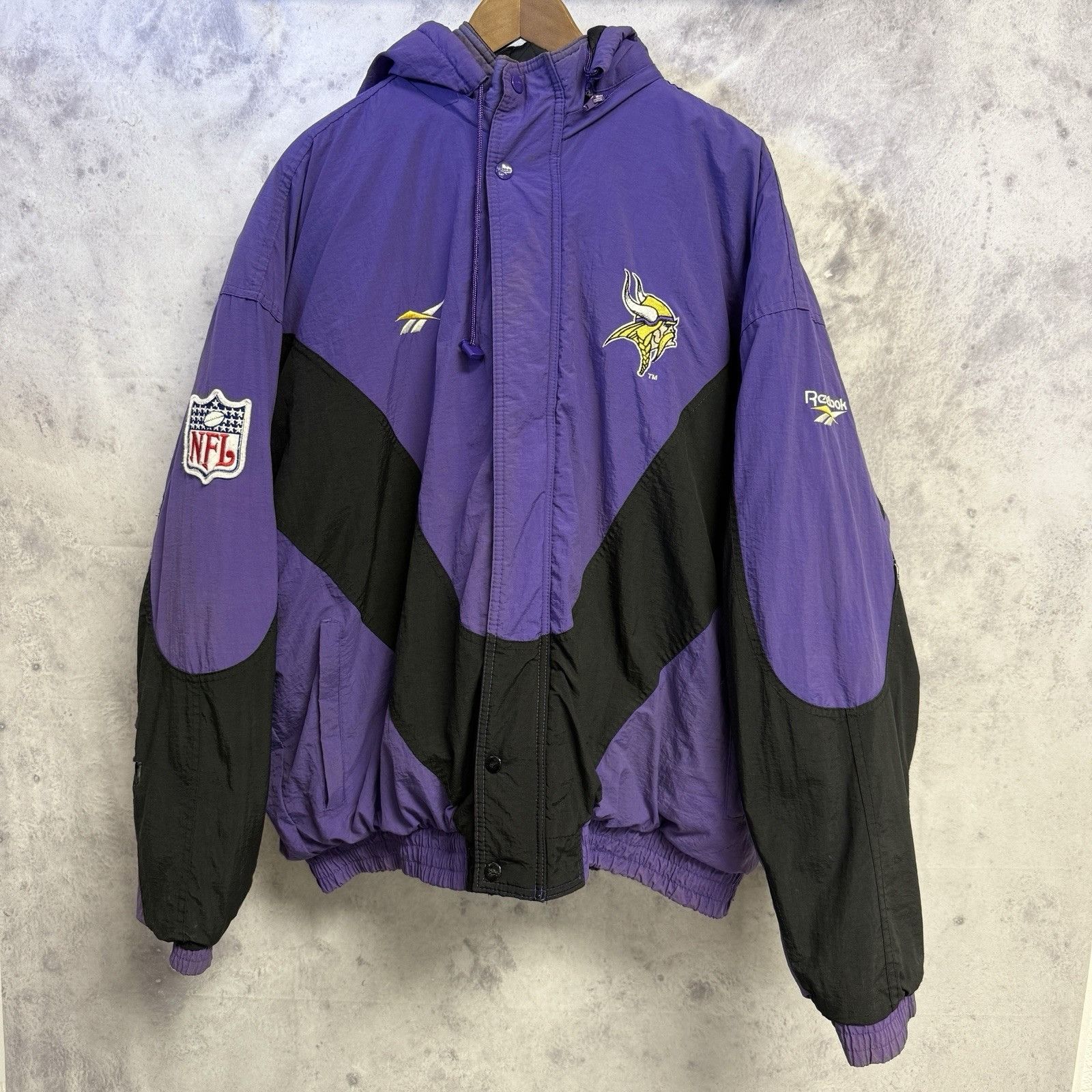 Pro Line Vintage Minnesota Vikings Reebok Proline Puffer Jacket Size US XL / EU 56 / 4 - 1 Thumbnail