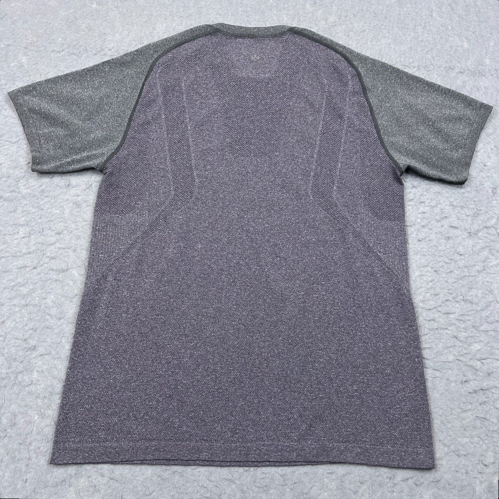 Lululemon Lululemon Metal Vent Breathe Short Sleeve Shirt M Gray Silverescent M3AKTS* Mens T-Shirt Athletic Casual Short Sleeve Shirt Medium Gray/Silverescent Size US M / EU 48-50 / 2 - 7 Thumbnail