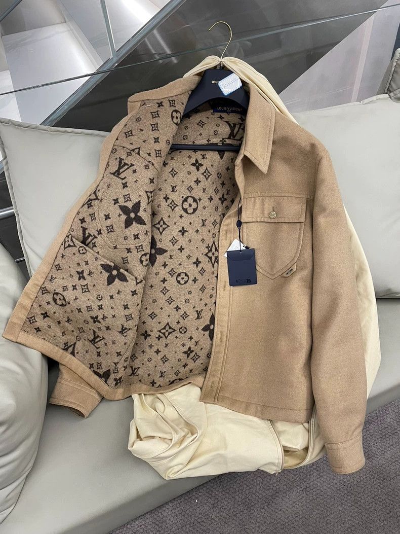 Louis Vuitton Louis Vuitton 24 New Soft Sand Jacket 2503-Nextarrow Size US S / EU 44-46 / 1 - 2 Thumbnail