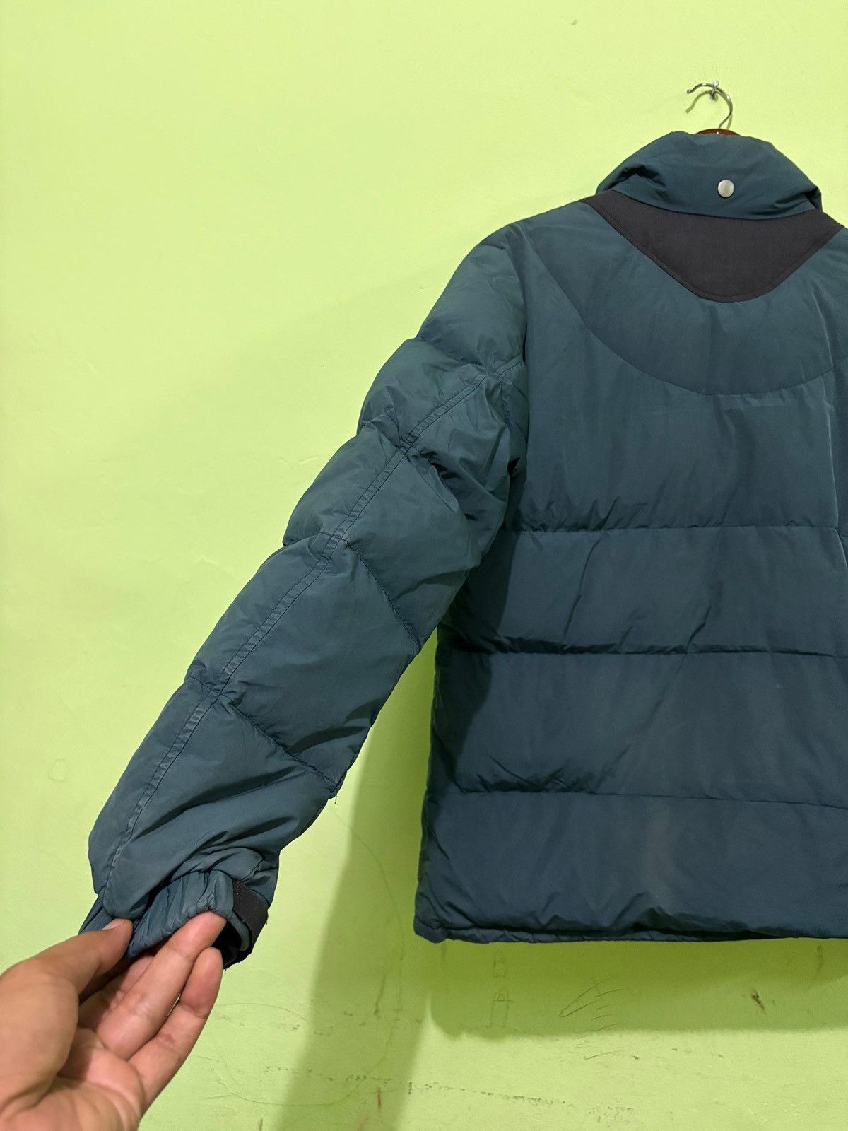 Jun Takahashi × Undercover A/W12 Undercover X Uniqlo Puffer Jacket By Jun Takahashi Size US S / EU 44-46 / 1 - 9 Thumbnail