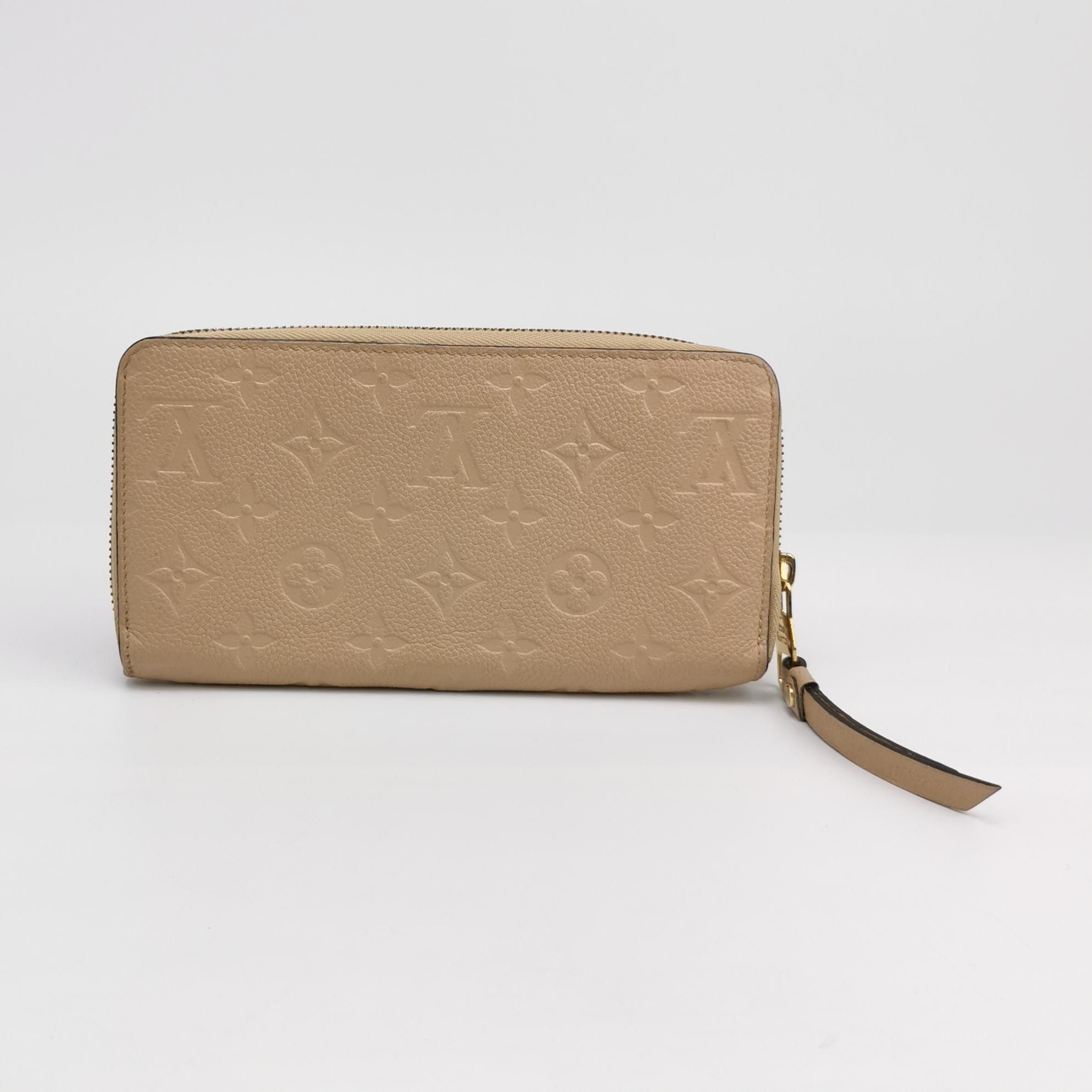 Louis Vuitton Louis Vuitton (LV) Zippy leather embossed monogram zip arou Size ONE SIZE - 1 Thumbnail