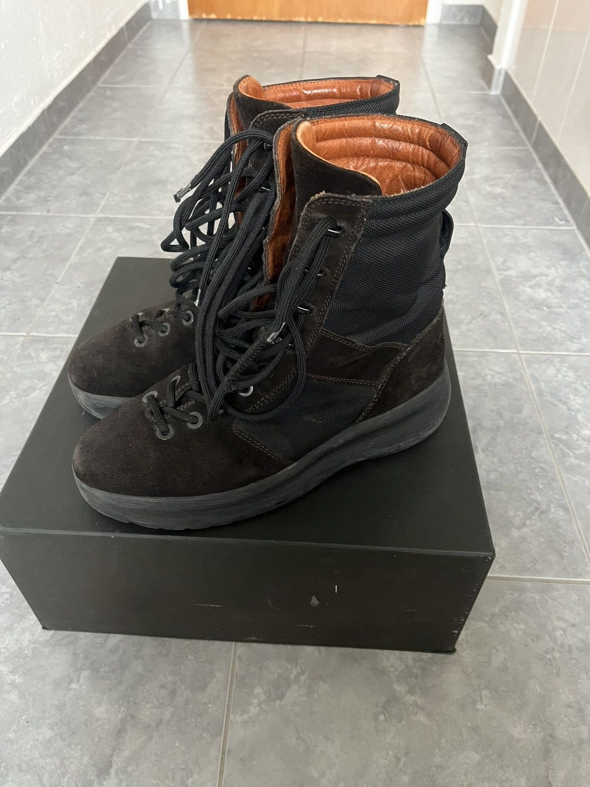 Yeezy yeezy season 3 military boot onyx shade oil Size US 10 / EU 43 - 3 Thumbnail