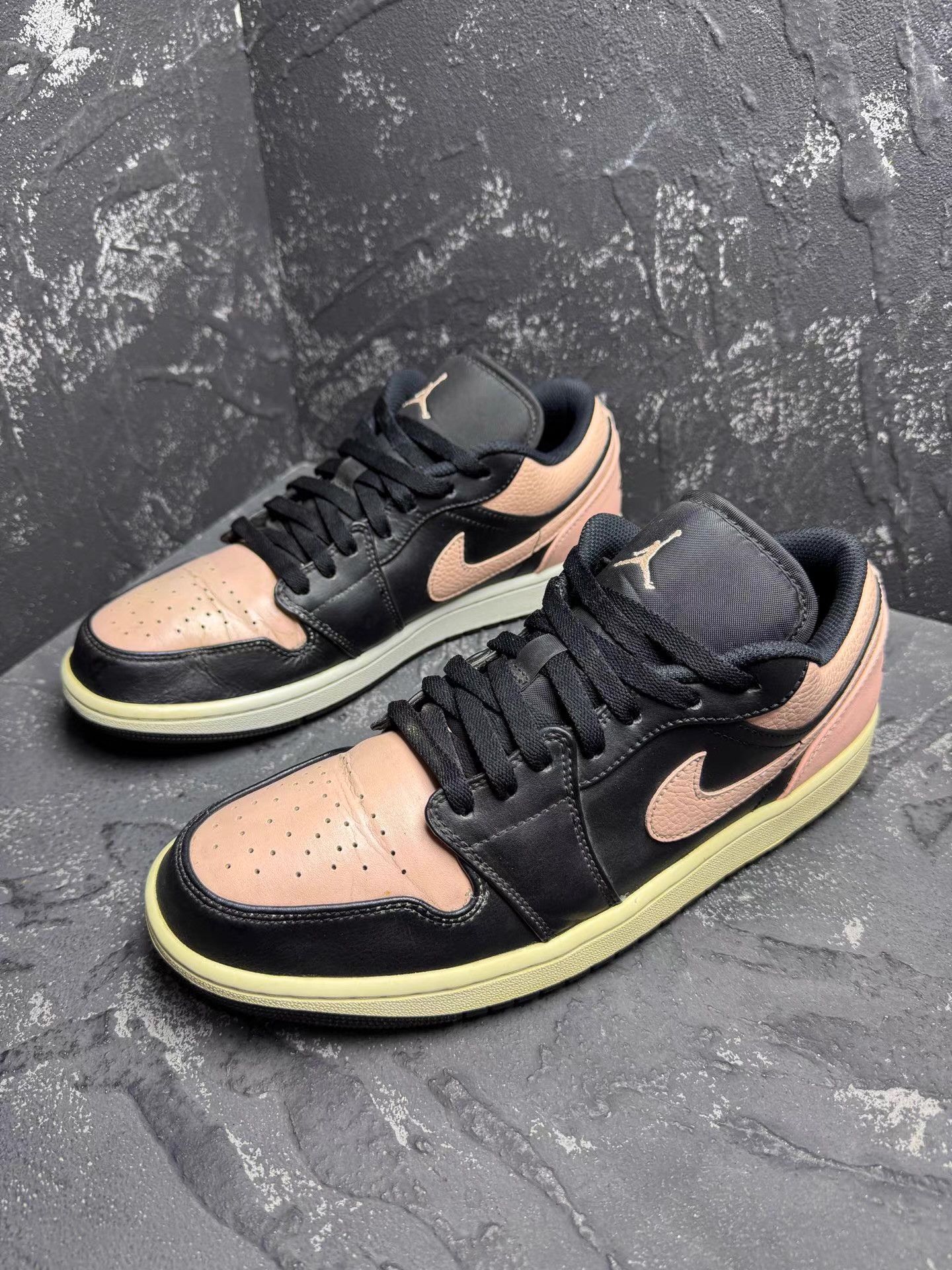 Nike Air Jordan 1 Low Black Pink Toe Q10 Size US 10 / EU 43 - 1 Thumbnail
