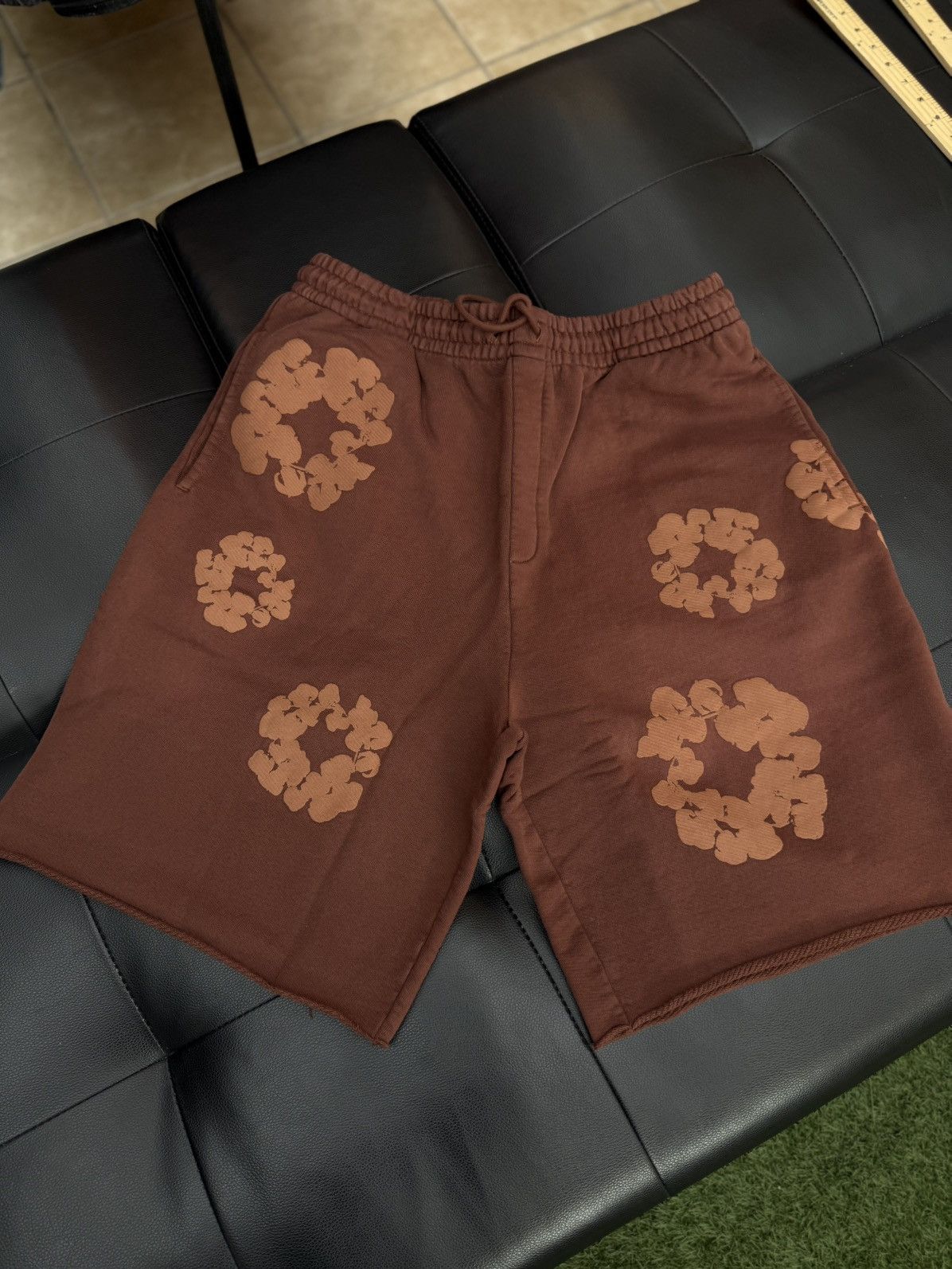 DENIM TEARS Denim Tears 2025 Cotton Wreath Brown Shorts M (NEW) Size US 30 / EU 46 - 4 Thumbnail