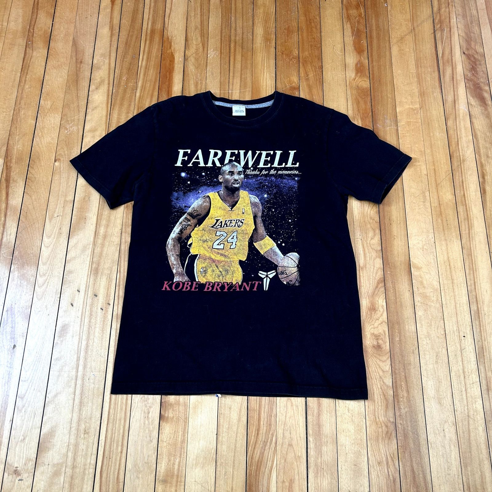Vintage Kobe Bryant Memorial T-Shirt Rare Medium Size US M / EU 48-50 / 2 - 2 Thumbnail