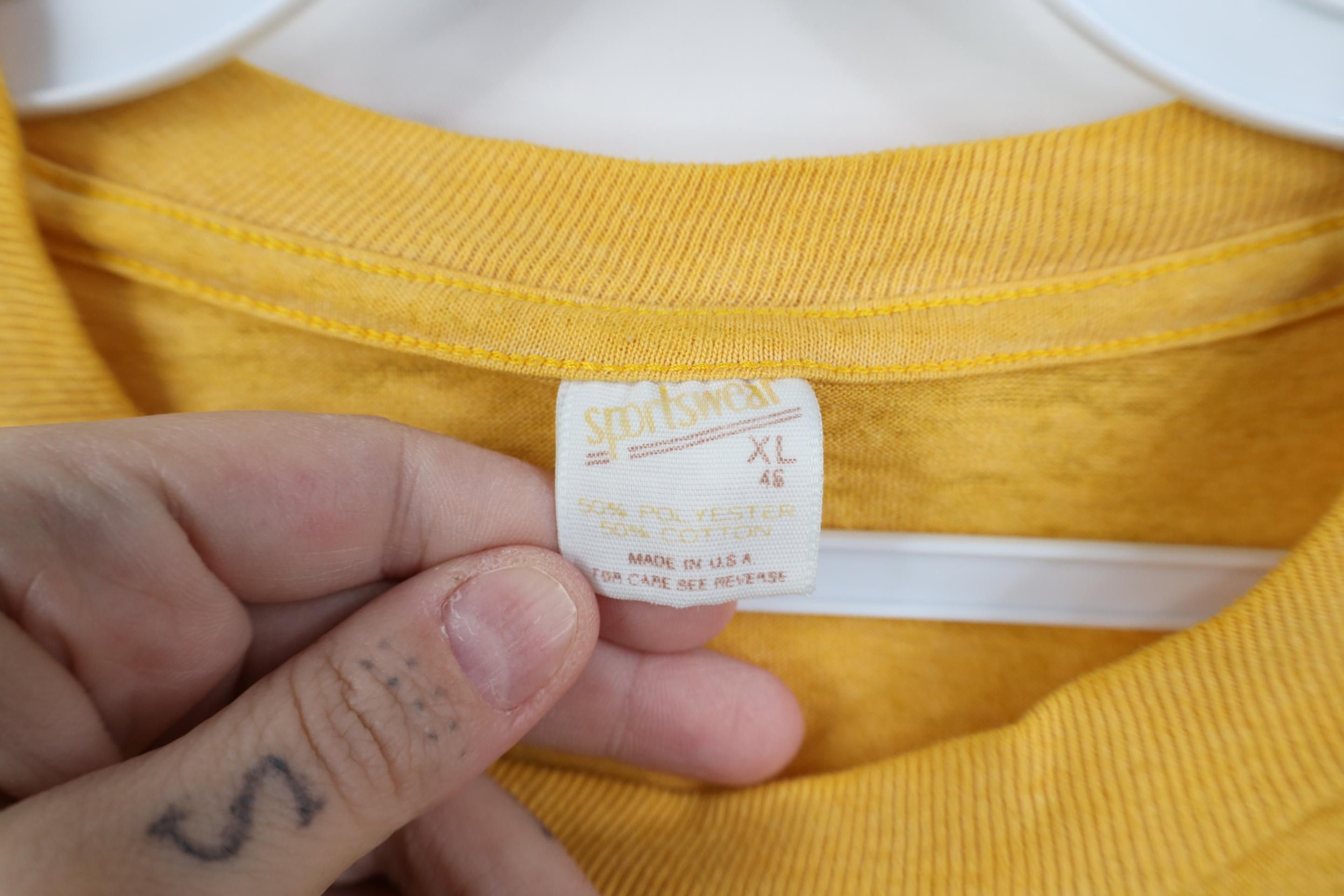 Vintage Vintage 70s 80s Riunite D'Oro Pure Gold Wine T-Shirt USA Size US XL / EU 56 / 4 - 7 Thumbnail