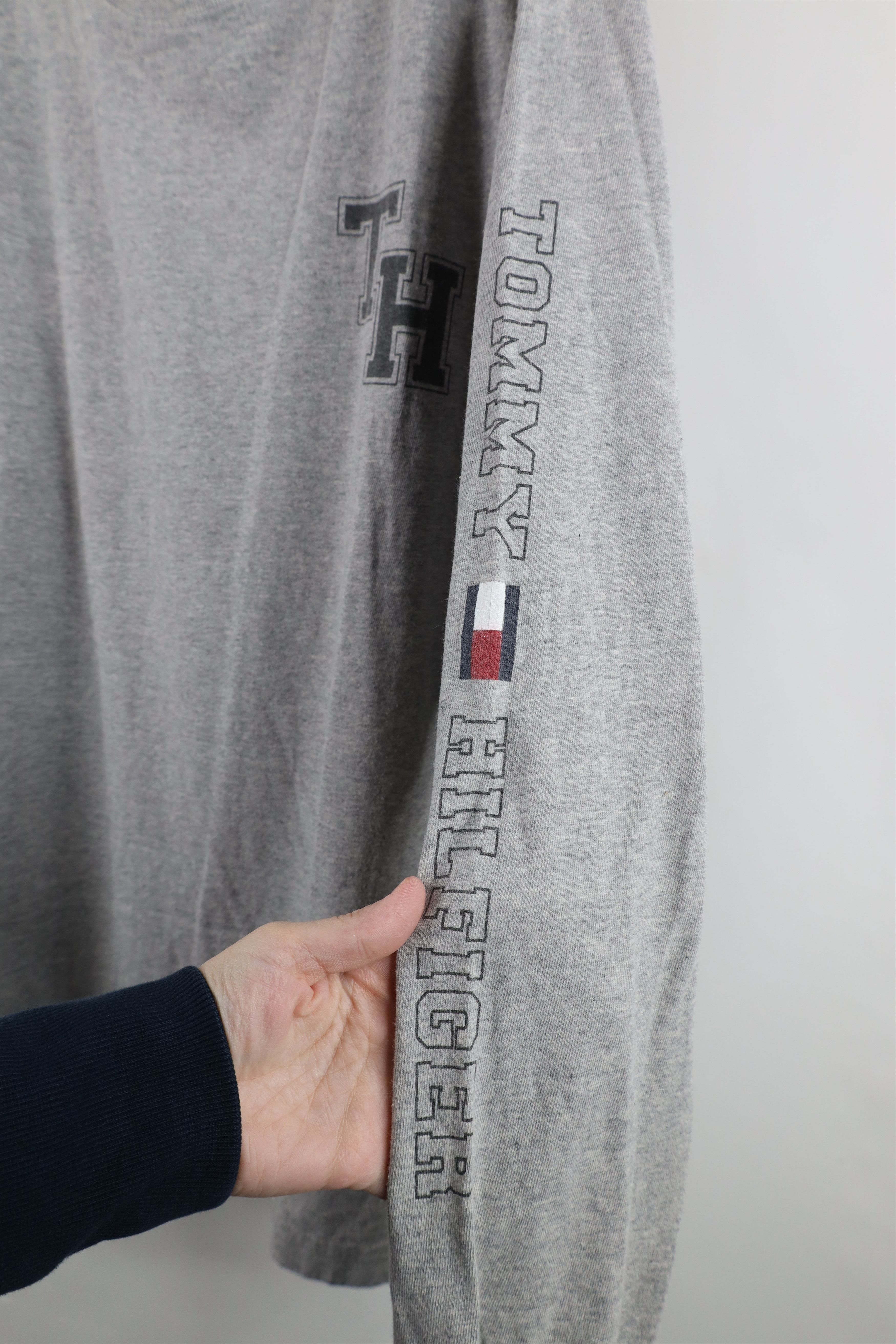 Tommy Hilfiger × Vintage Vintage 90s Tommy Hilfiger Spell Long Sleeve T-Shirt Gray Size US L / EU 52-54 / 3 - 4 Thumbnail