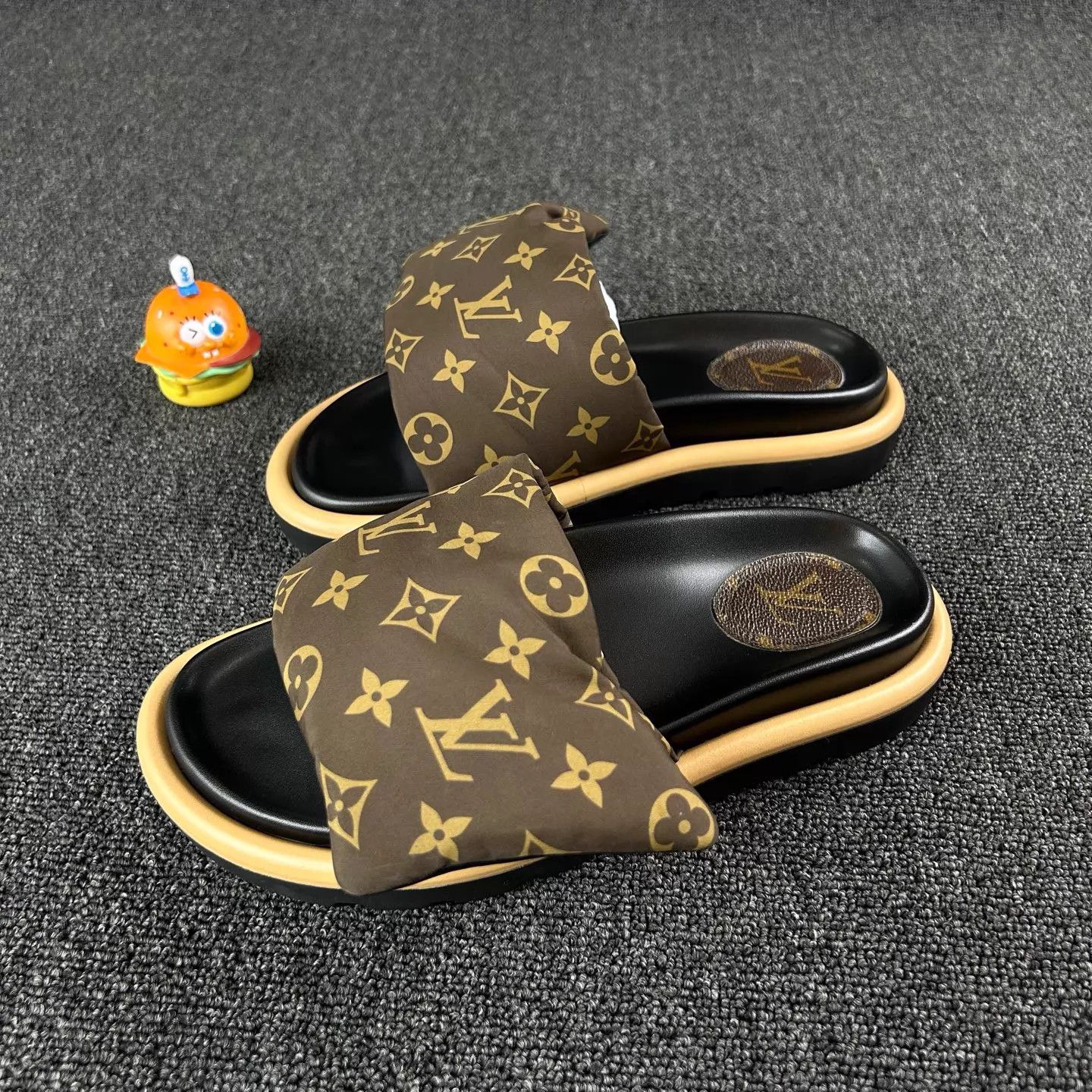 Louis Vuitton Louis Vuitton Monogram Slippers Size 39 Size US 8.5 / IT 38.5 - 1 Thumbnail