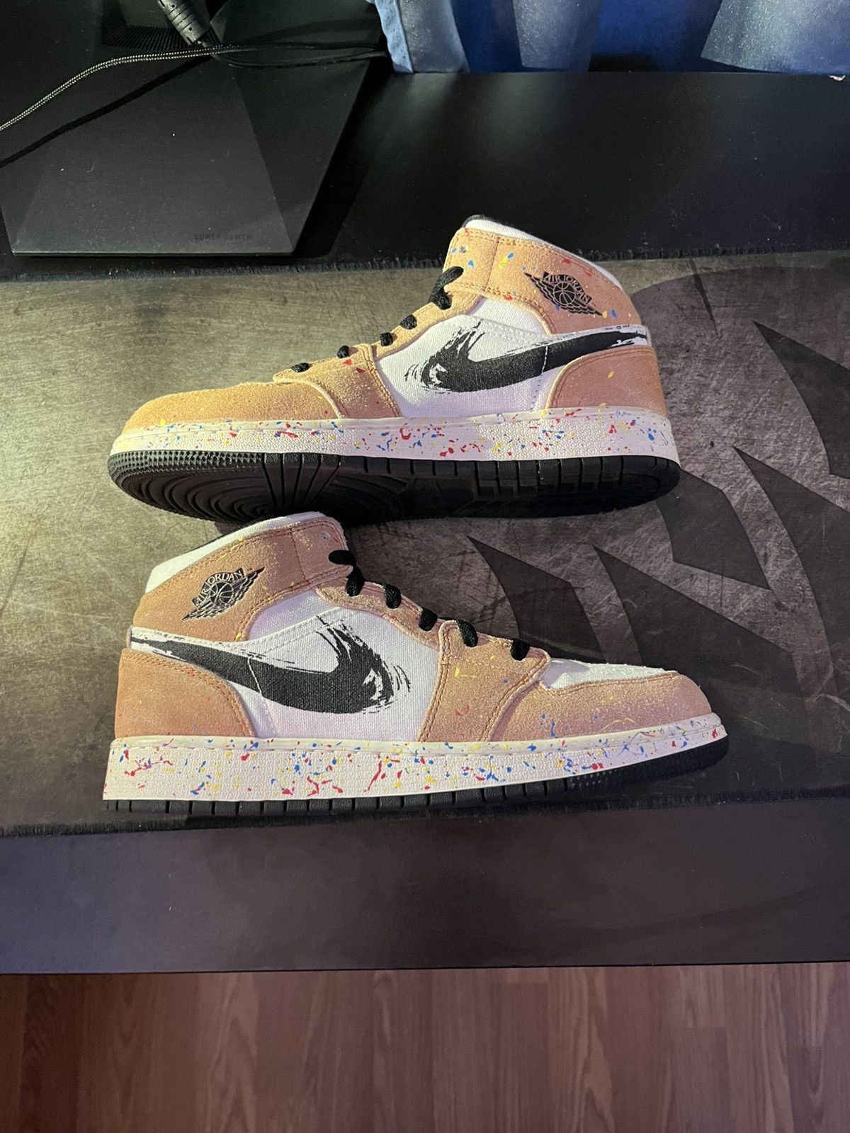 Jordan Brand Jordan 1 Mid Brushstroke (GS) Size US 6.5 / EU 39-40 - 8 Thumbnail