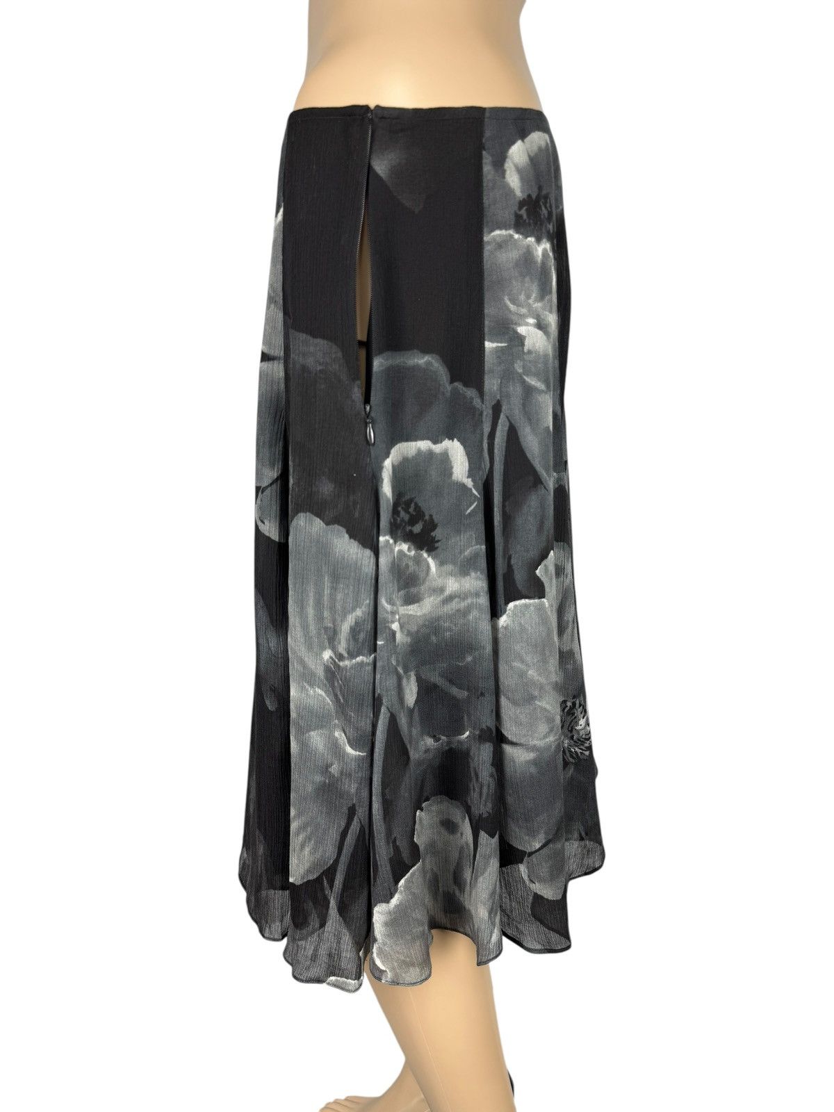 Emanuel Ungaro Emanuel Ungaro Pleated Skirt Silk-Cotton Flower Print Size 30" / US 8 / IT 44 - 9 Thumbnail