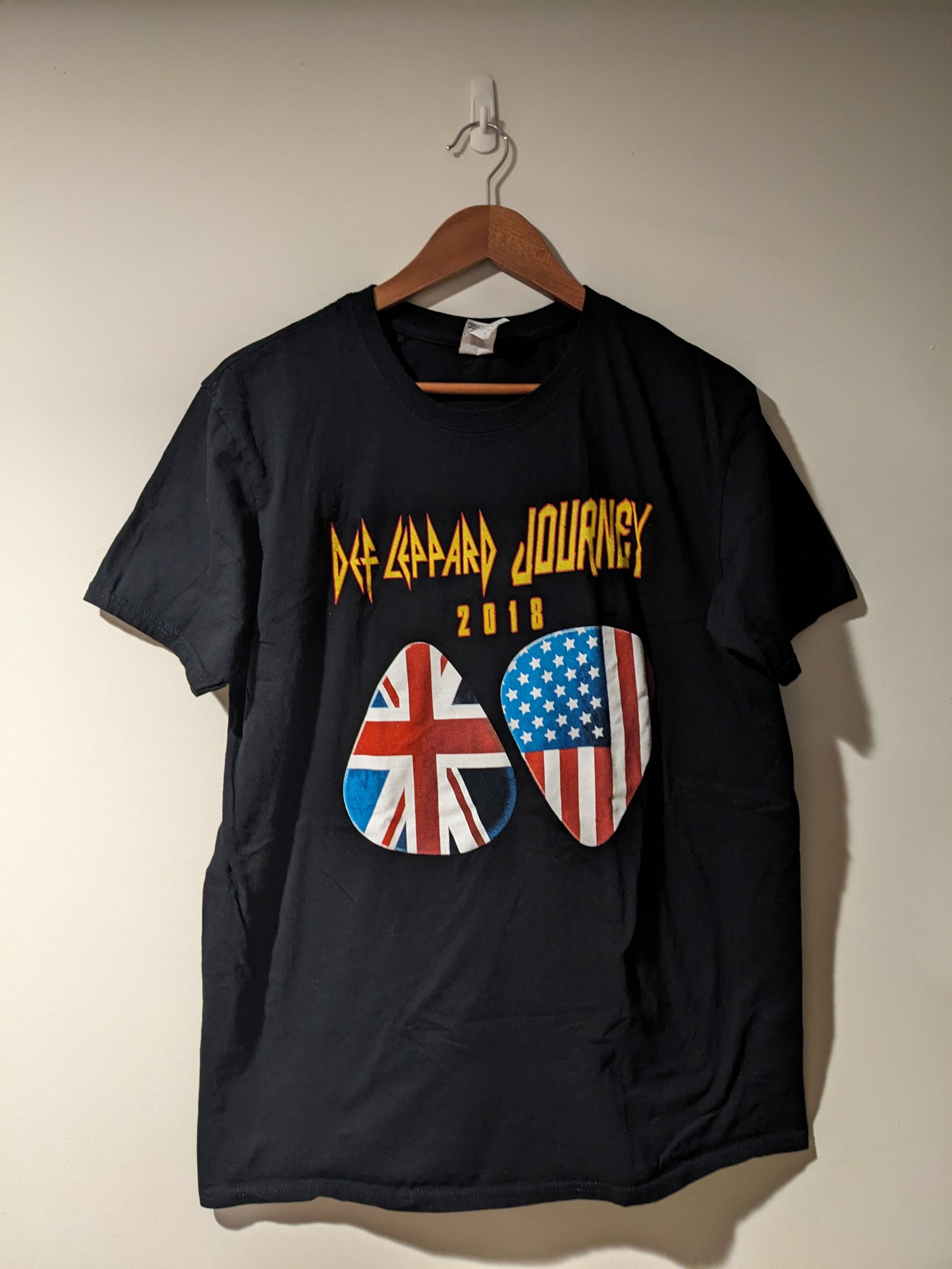 Band Tees × Def Leppard Def Leppard Journey Guitar Pick 2018 Black Large T-Shirt Size US L / EU 52-54 / 3 - 1 Thumbnail