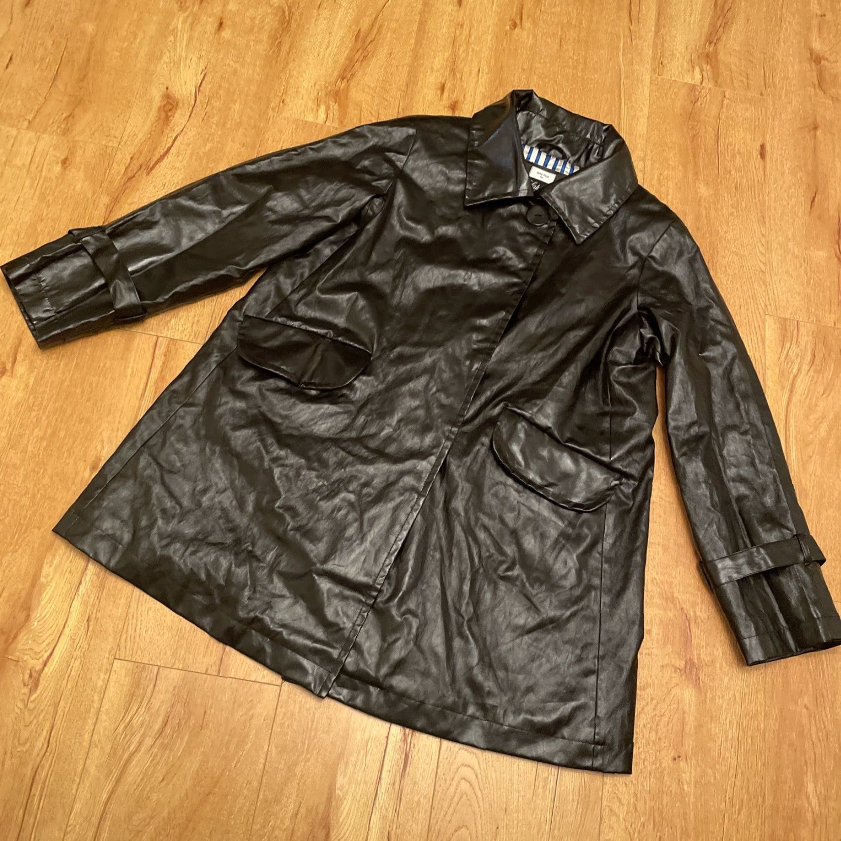 Saks Fifth Avenue Jane Post for Saks Fifth Avenue Black Swing Rain Coat L Women Rain Coat Faux Patent Leather Large Swing Raincoat - Mens? Size L / US 10 / IT 46 - 2 Thumbnail