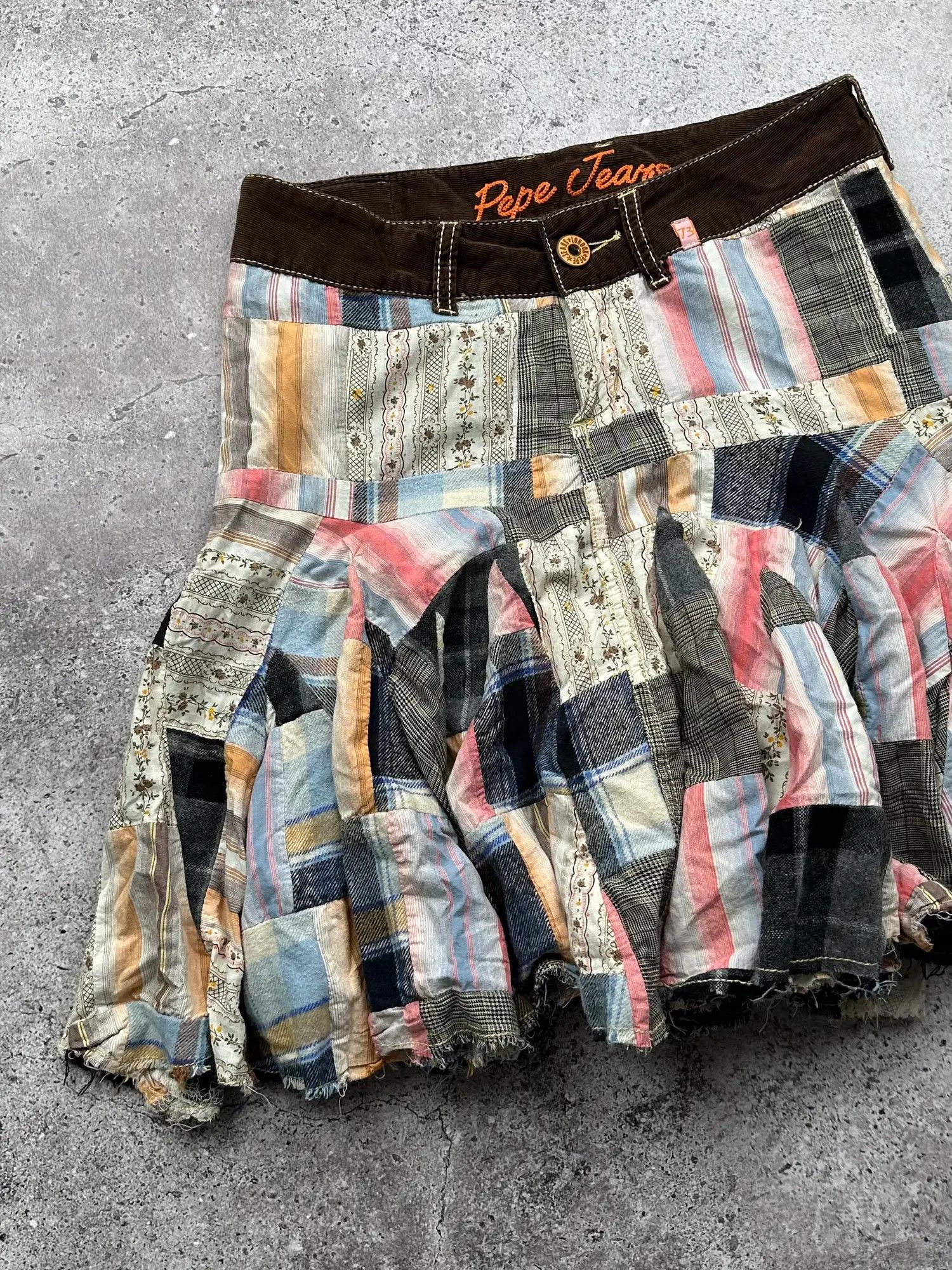 Japanese Brand Vintage Lush Patchwork Mini Skirt C115(V284) Size 27" / US 4 / IT 40 - 2 Thumbnail