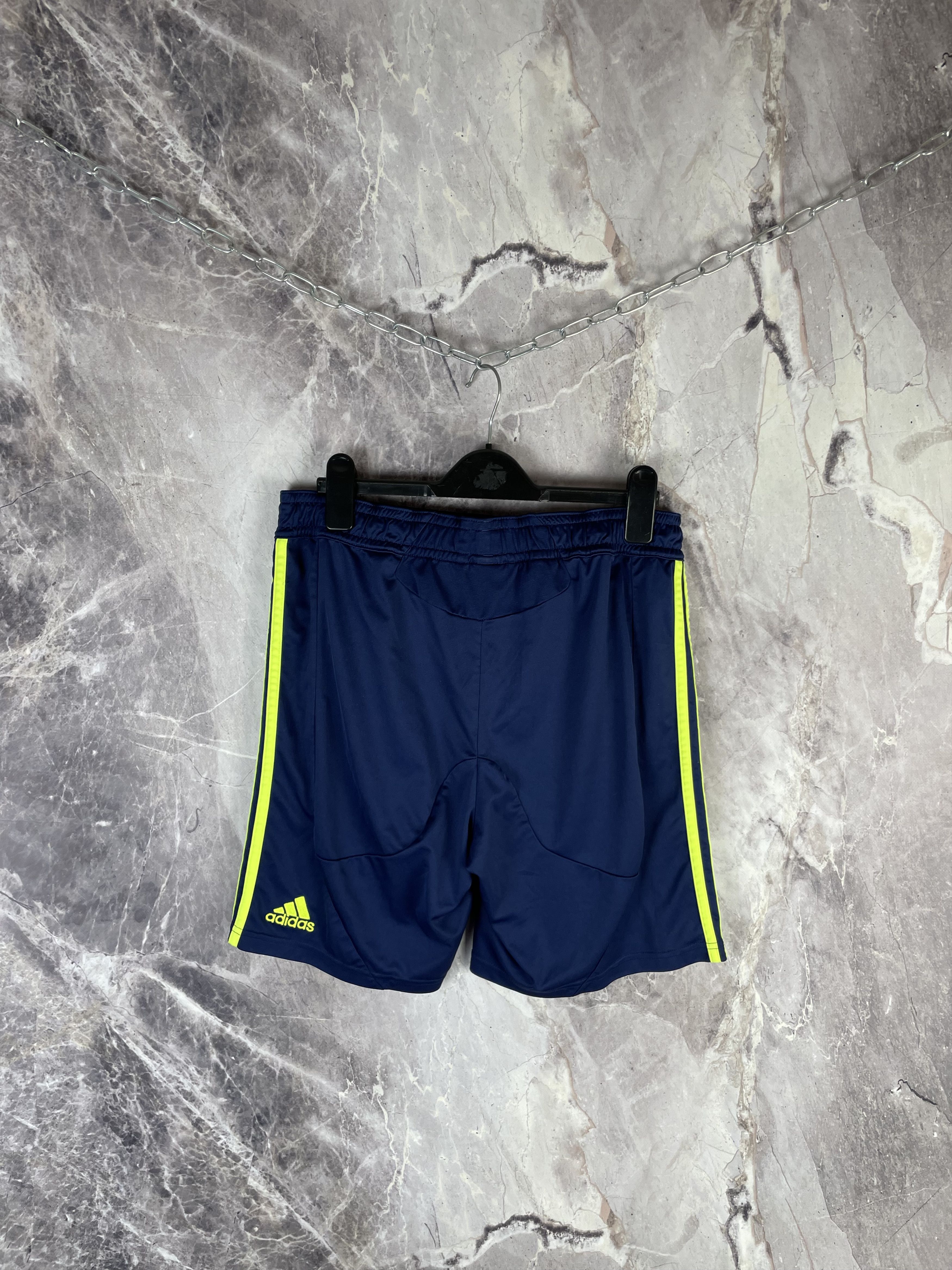 Adidas Adidas Ajax Vintage Shorts Size US 32 / EU 48 - 4 Thumbnail