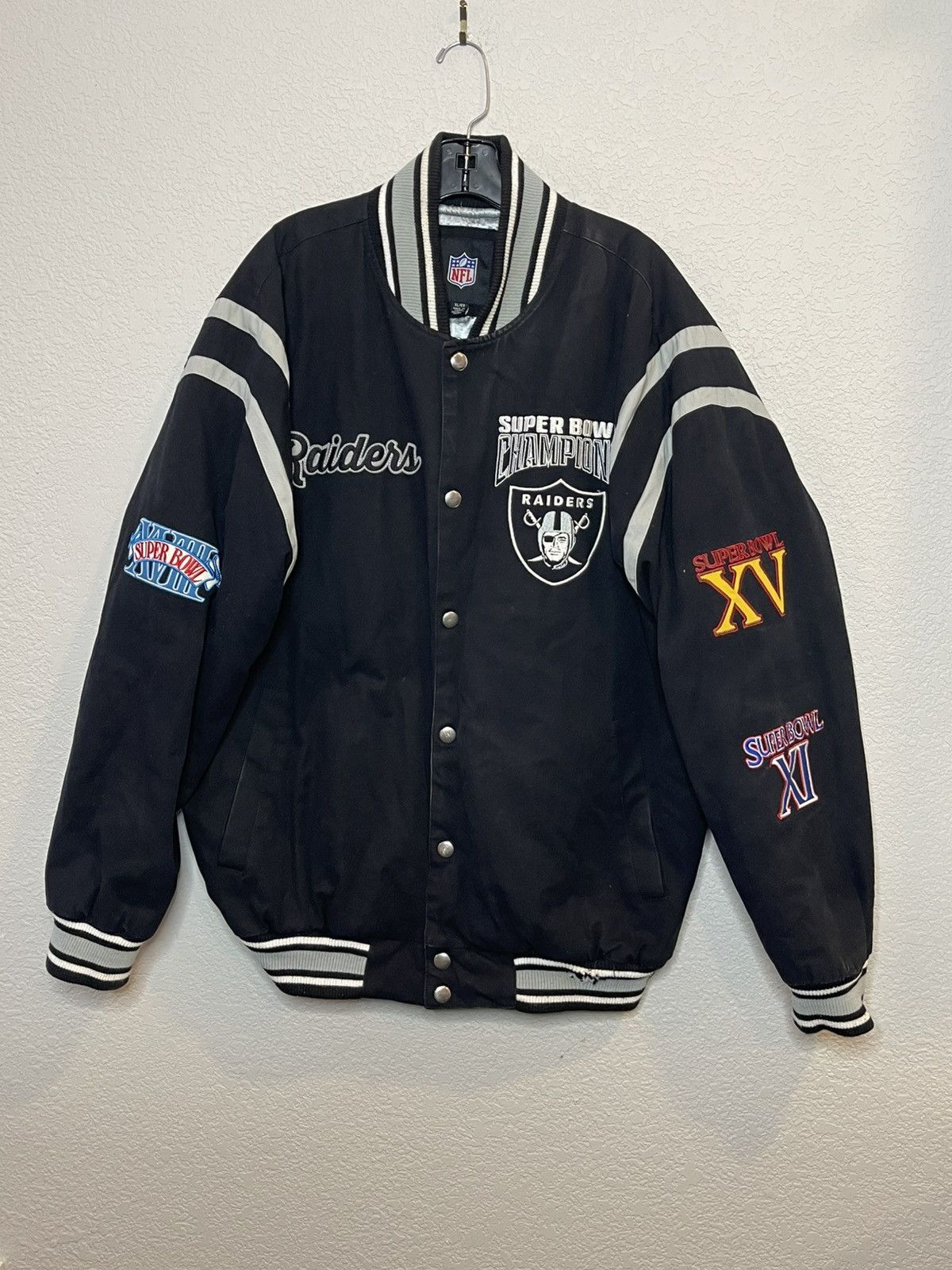 Las Vegas Raiders 3-Time Super Bowl Embroidered GIII Jacket