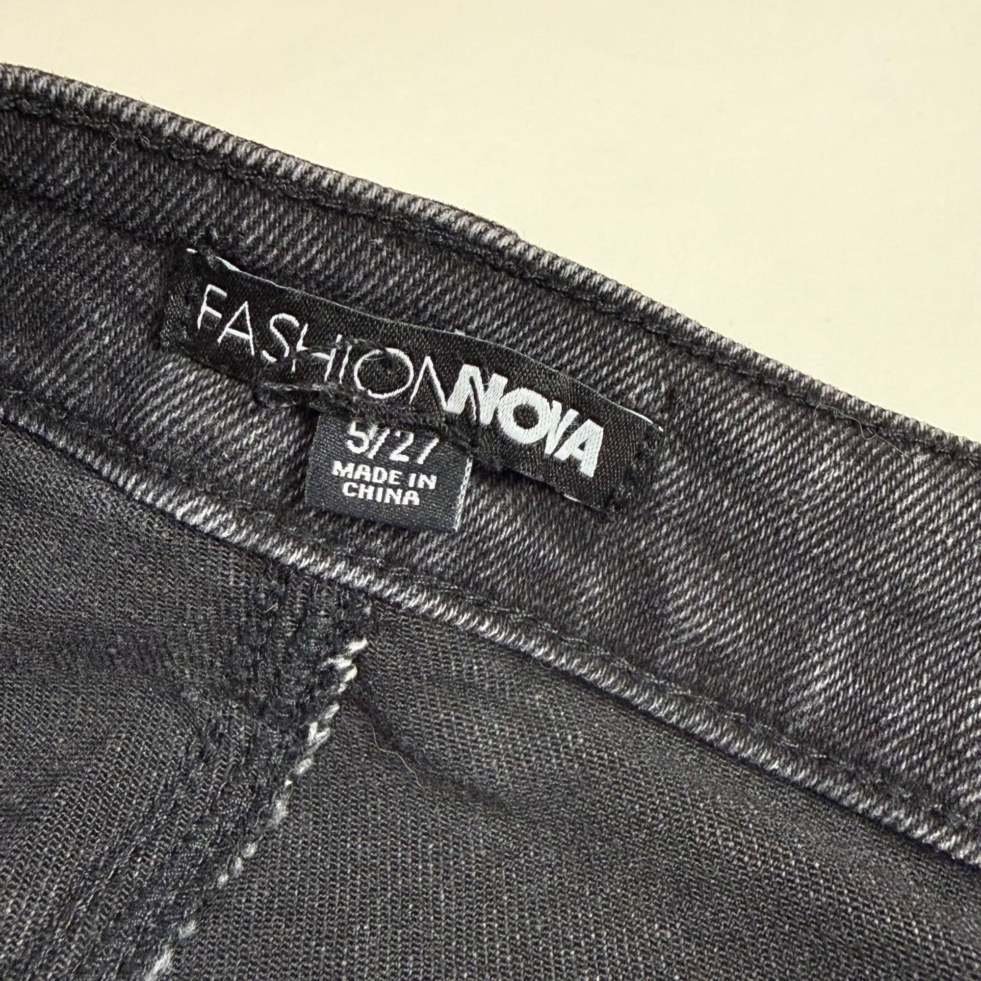 Fashion Nova Fashion Nova Women's High-Waisted Charcoal Wash Mom Jeans Si Size 27" / US 4 / IT 40 - 2 Thumbnail