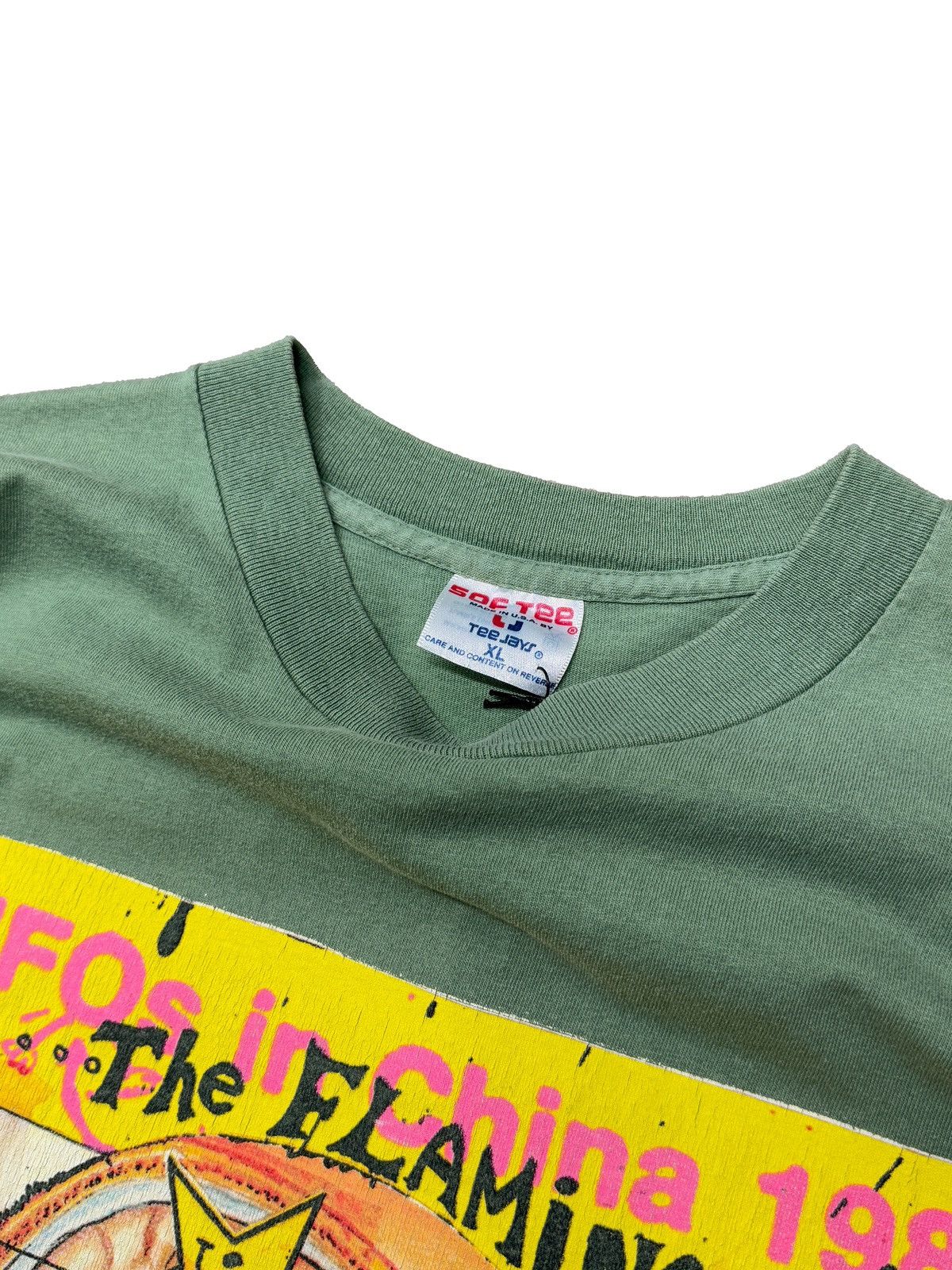 Band Tees × Designer × Vintage 1994 The Flaming Lips “UFOs In China” Band T-Shirt Size US XL / EU 56 / 4 - 4 Thumbnail