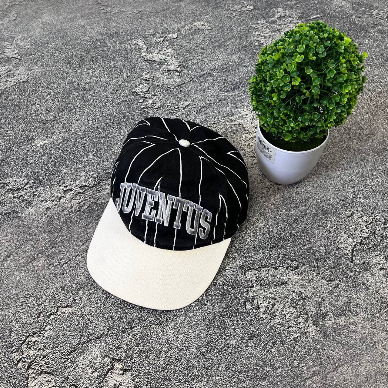 Vintage Vintage Rare Juventus Snapback Football Hat Italy Cap Hype Size ONE SIZE - 1 Thumbnail