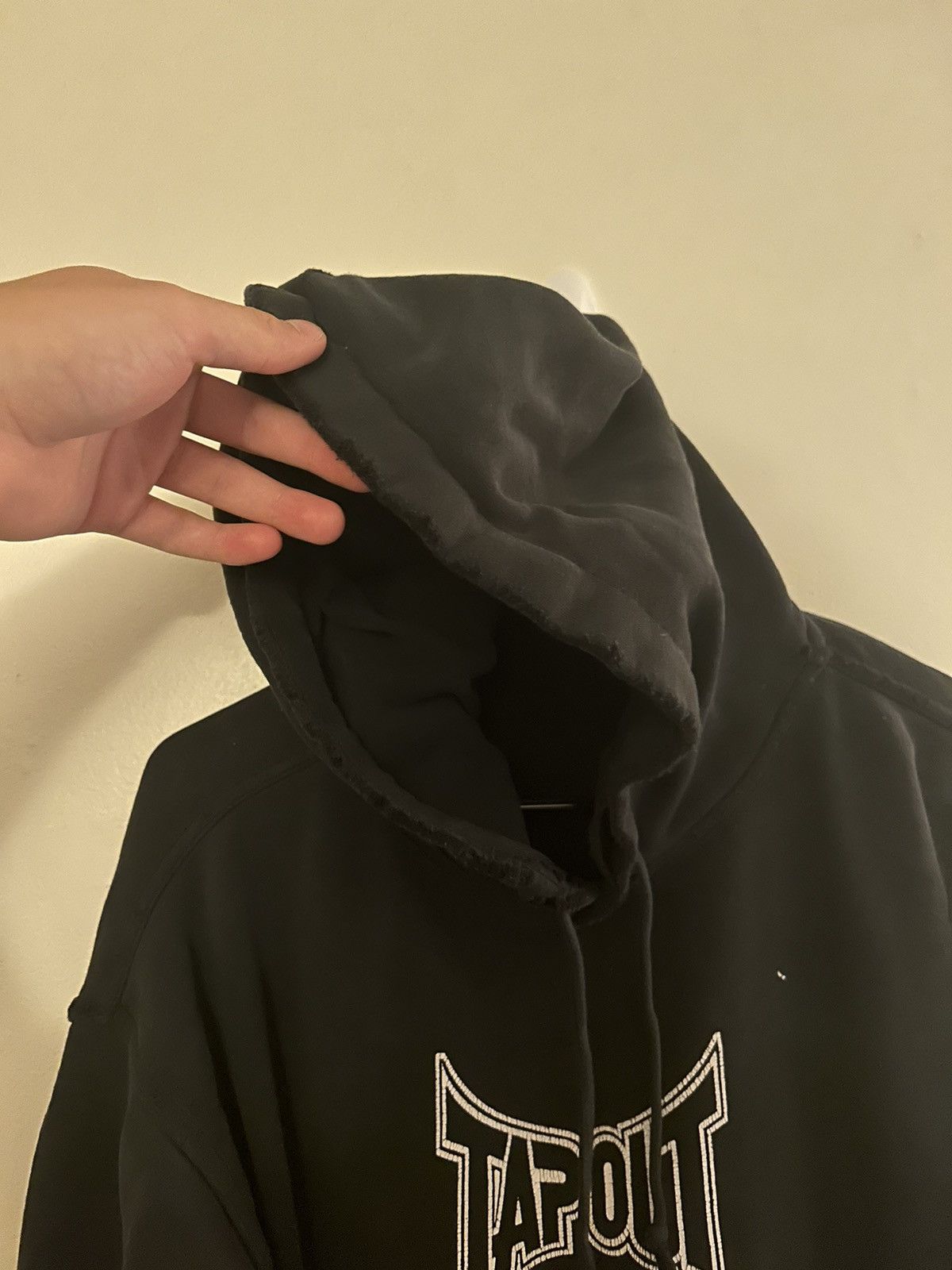 4GSELLER Vintage THRASHED Faded Perfect Black Tapout Hoodie Size US L / EU 52-54 / 3 - 5 Thumbnail