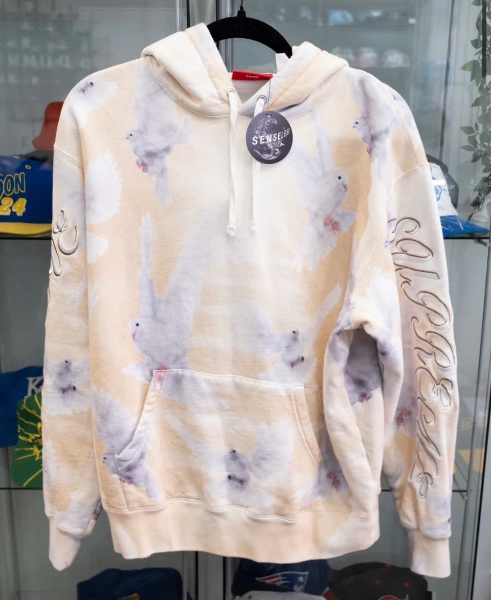パーカー・フーディ Supreme Doves Hooded Sweatshirt AW 19 FW 19 WEEK 2 18732643_40522666_1000.jpg