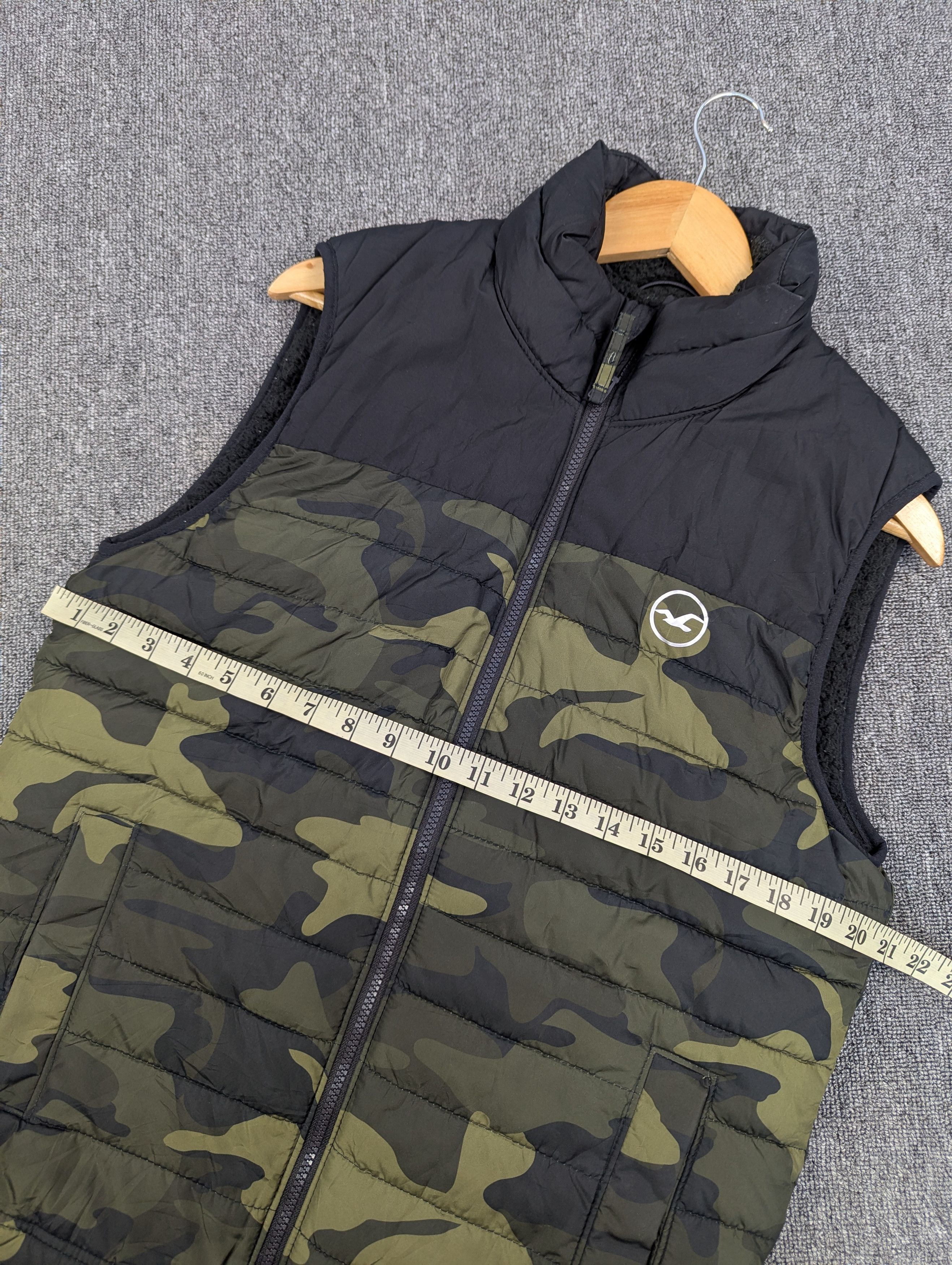 Hollister Hollister Camo Puffer Sherpa Lined Vest Jacket Size XS Size US XS / EU 42 / 0 - 16 Thumbnail