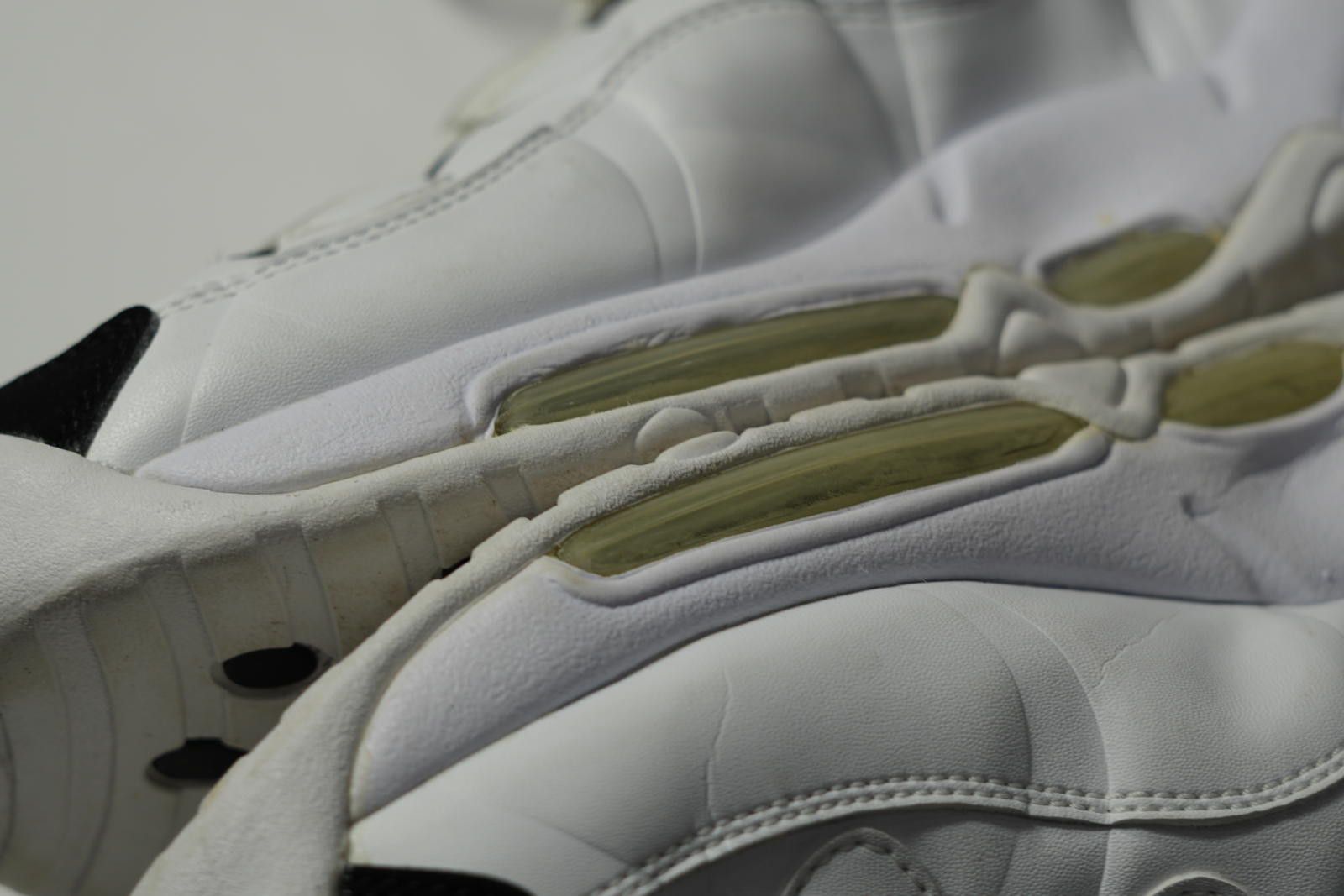Nike Nike Sneaker Men's 10 White Black 2002 Uptempo 624011 101 Size US 10 / EU 43 - 7 Thumbnail