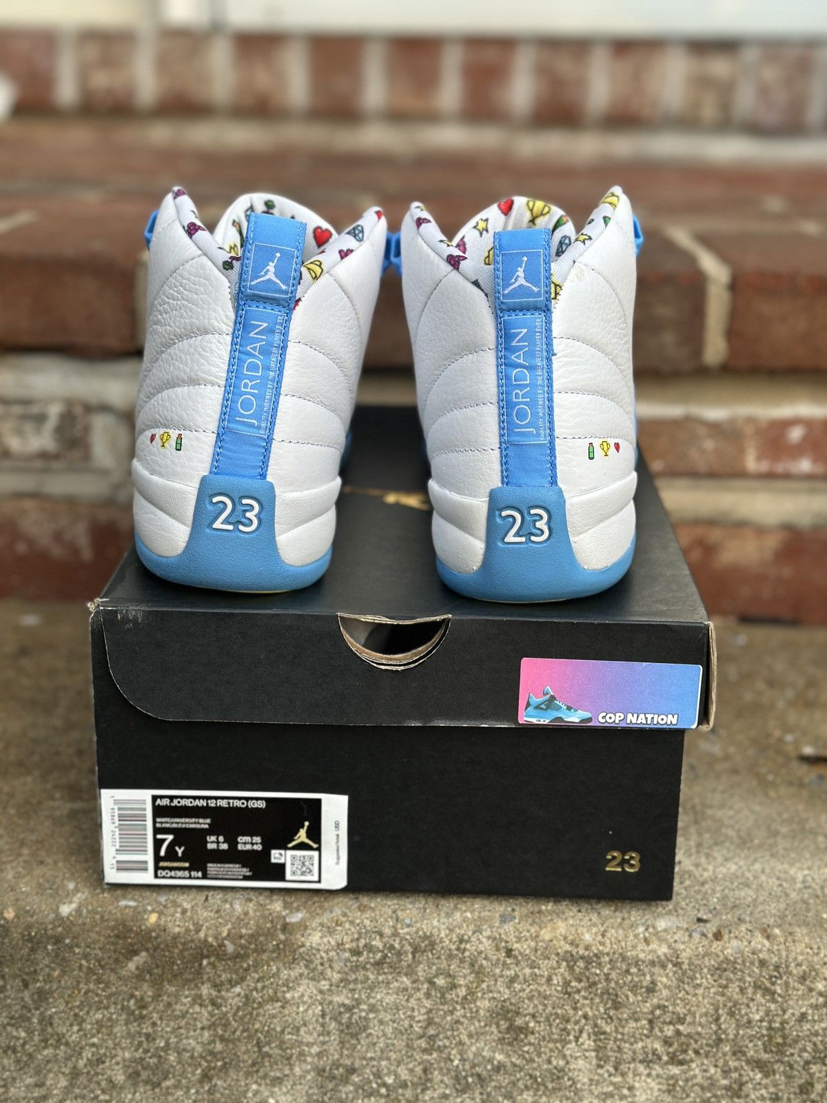 Jordan Brand Nike Air Jordan 12 Retro GS Emoji 7Y Size US 7 / EU 40 - 4 Thumbnail
