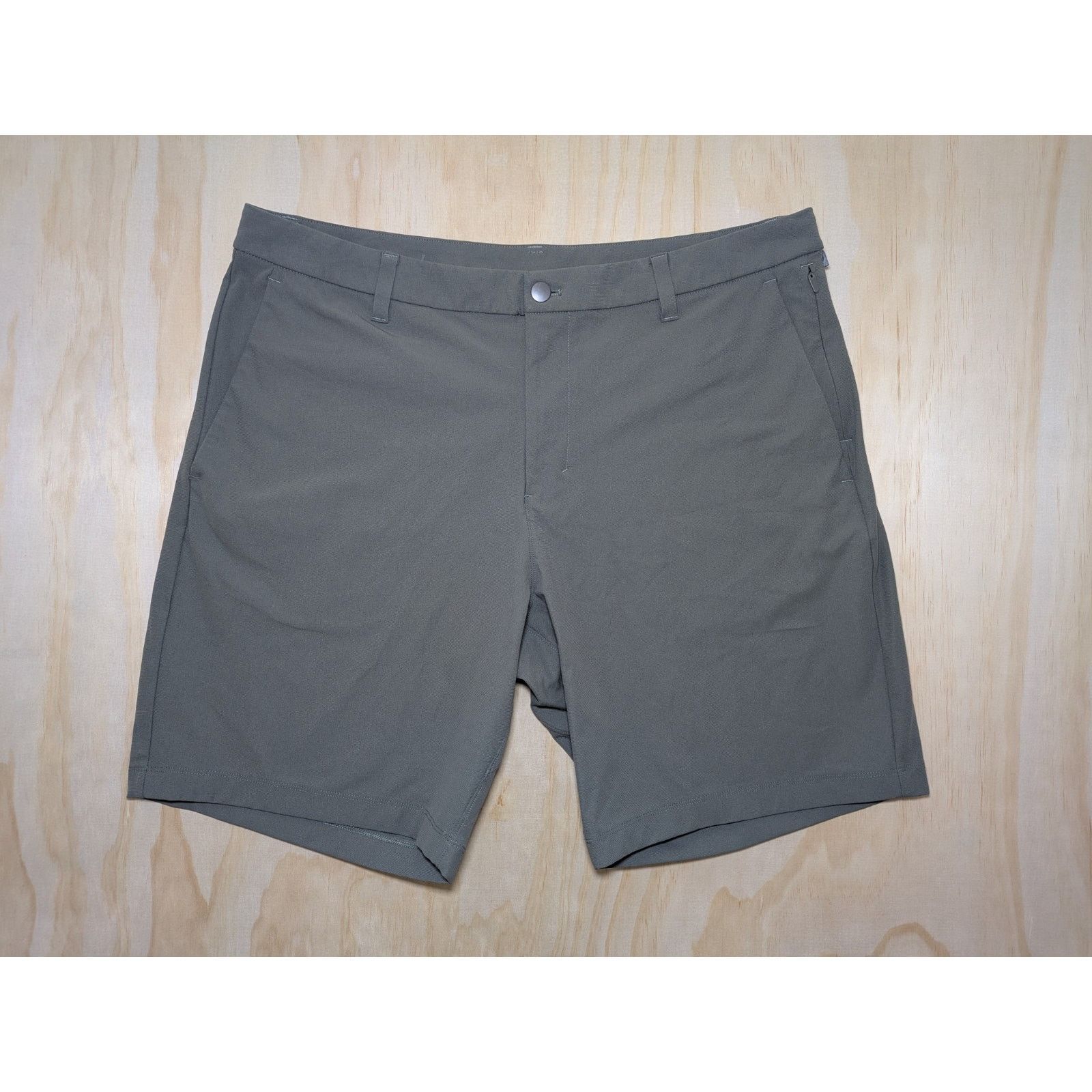 Lululemon Lululemon Men's 38 Shorts Gray Sage Commission Warpstreme Size US 38 / EU 54 - 1 Thumbnail