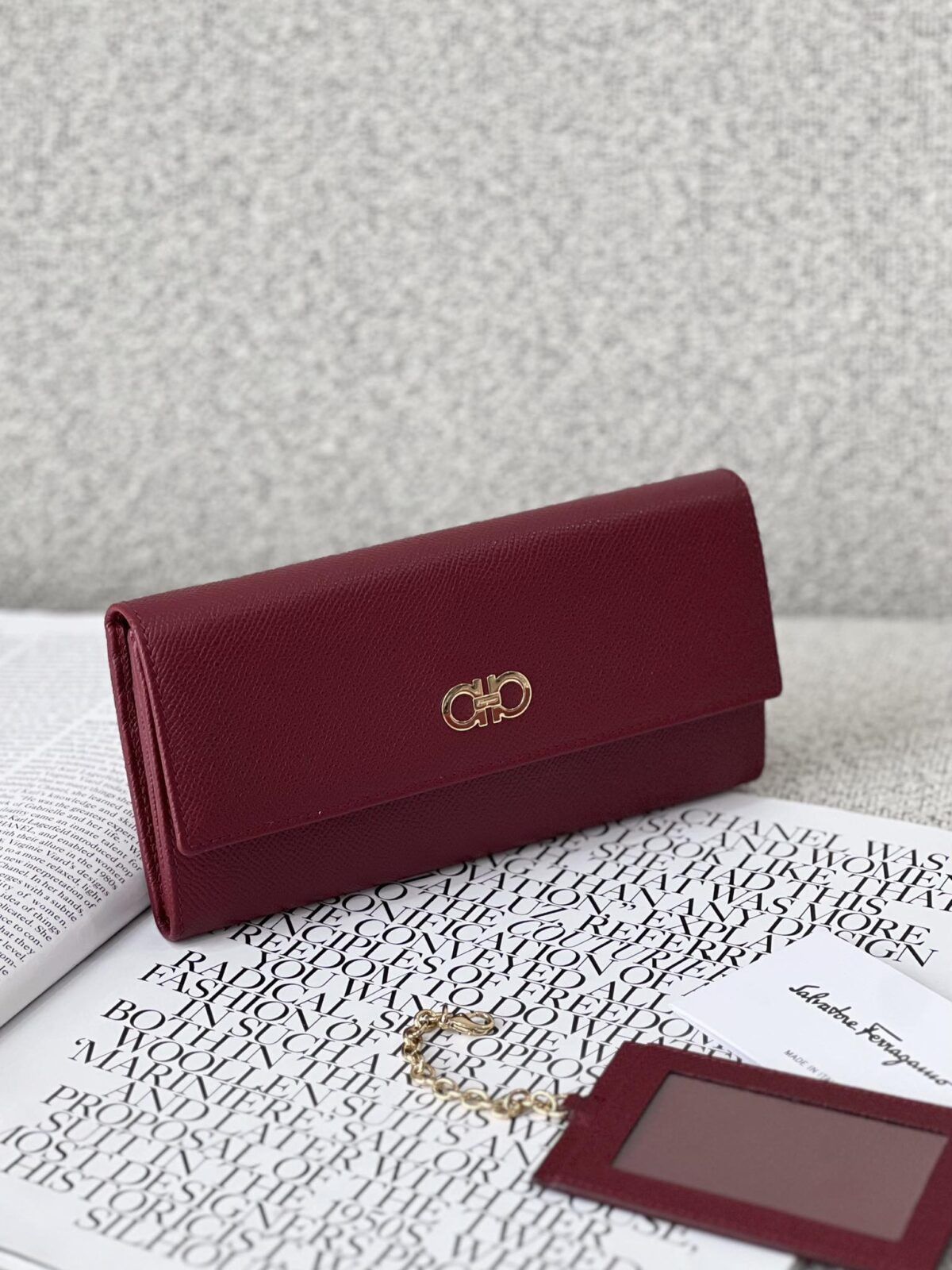 Salvatore Ferragamo o1s1rm0924 Size: OS / Long Leather Wallet in Red Size ONE SIZE - 2 Thumbnail