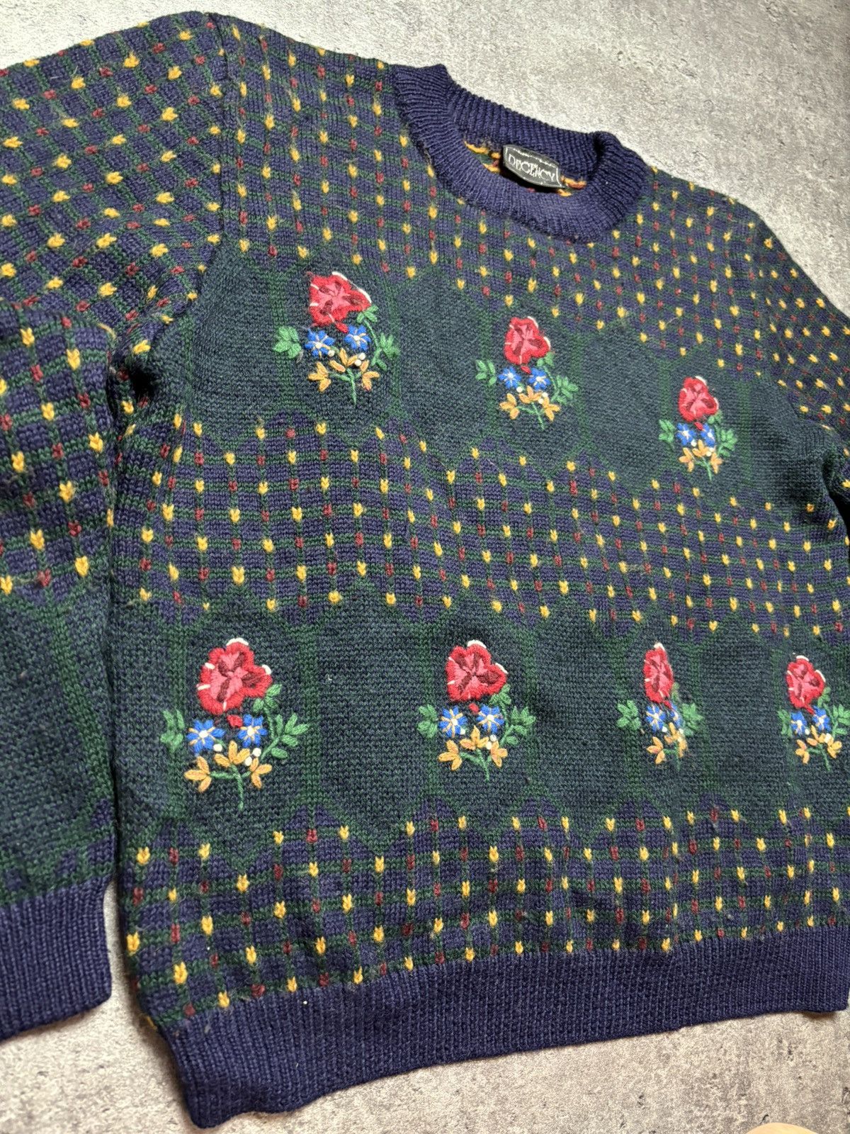 Vintage Vintage Woman’s Avant Garde Embroidered Flowers Sweater Size L / US 10 / IT 46 - 5 Thumbnail