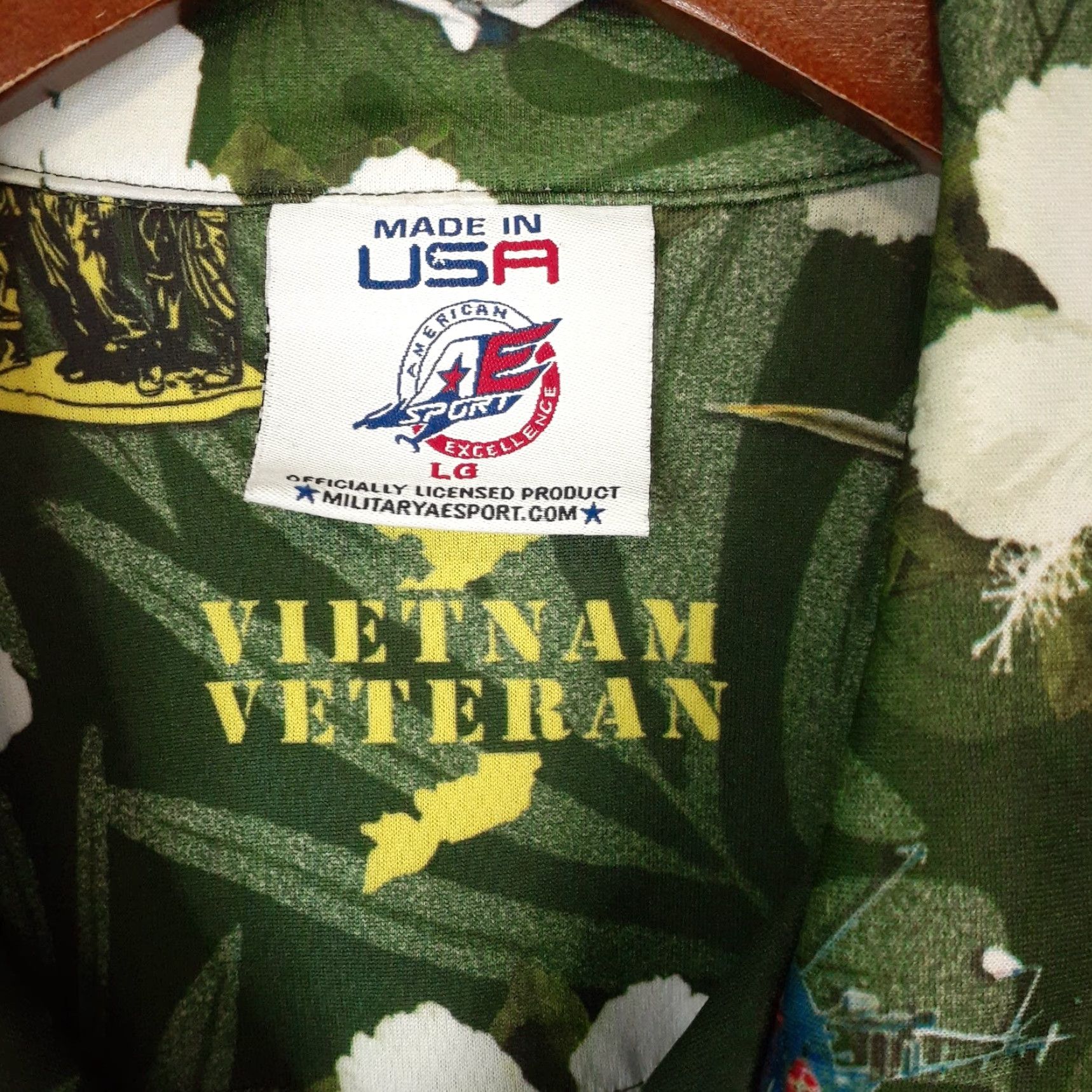Vintage VINTAGE Vietnam Veteran Short Sleeve Hawaiian Shirt Button Up Mens Large Made In USA Size US L / EU 52-54 / 3 - 5 Thumbnail