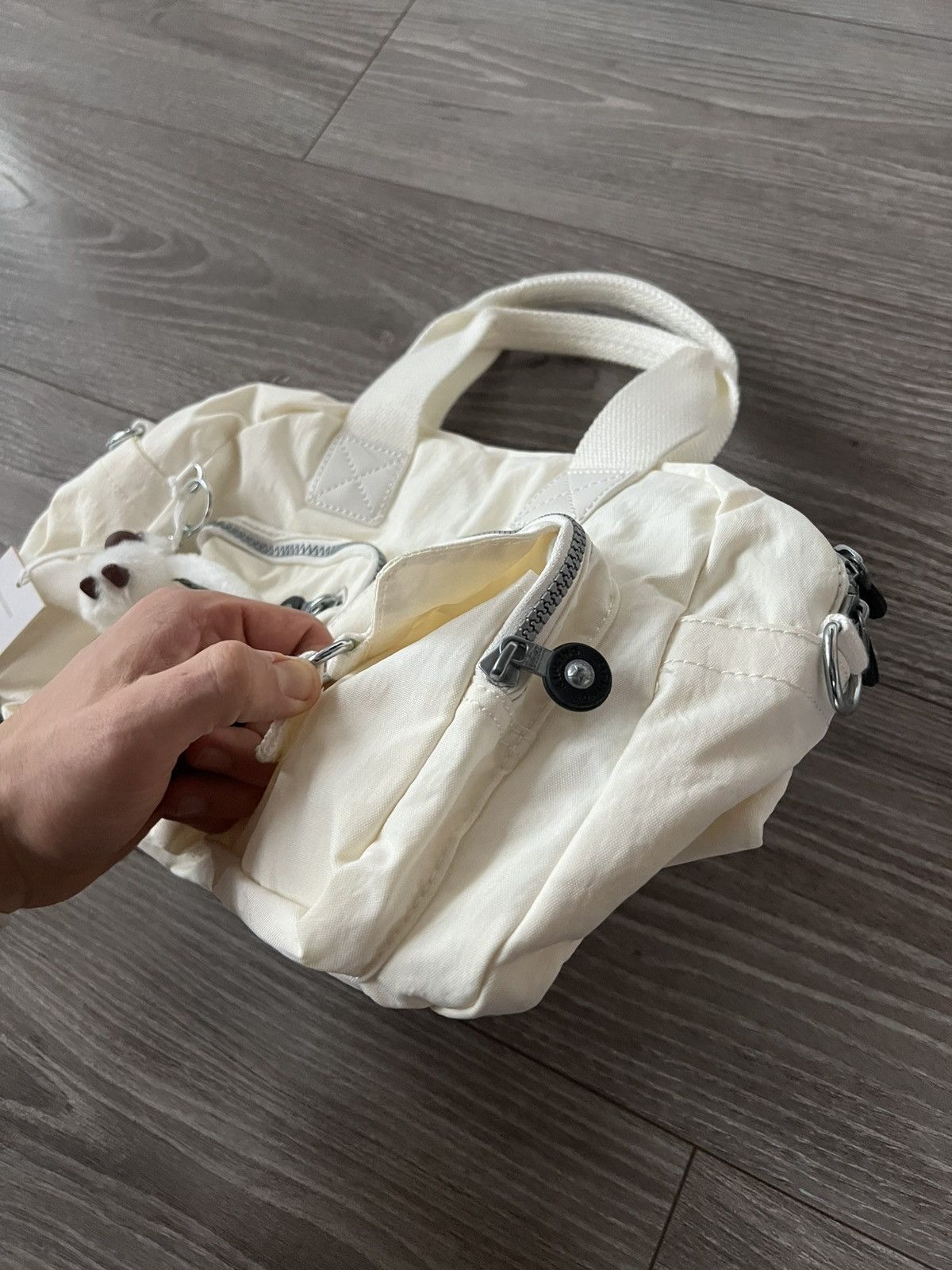 Designer ‼️New Kipling with Monkey “Barbara” White Shoulders Bag‼️ Size ONE SIZE - 11 Thumbnail