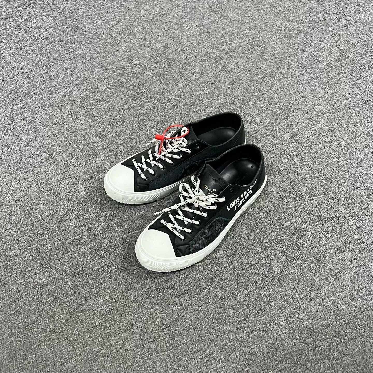 Louis Vuitton Louis Vuitton Monogram Low-Top Sneakers Size US 8.5 / EU 41-42 - 1 Thumbnail