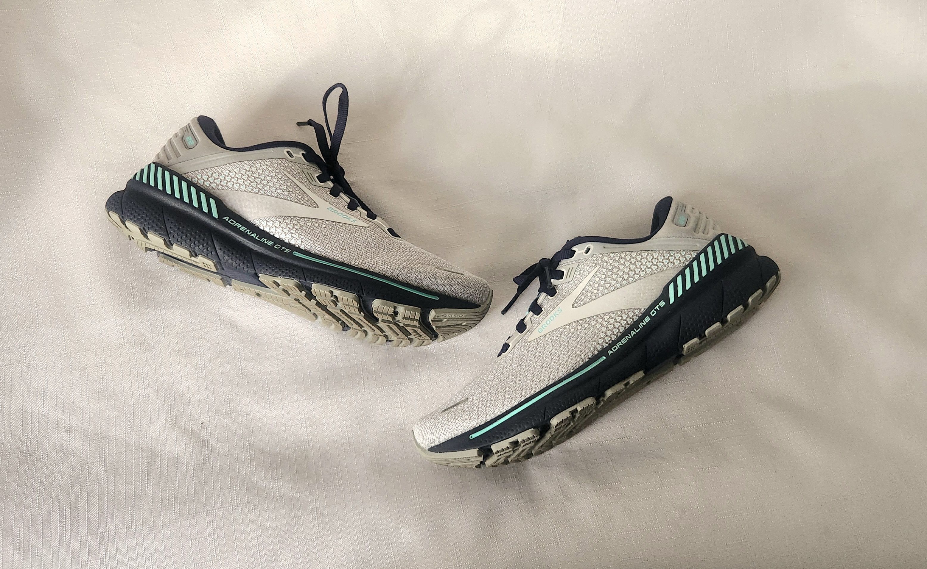 Saucony Brooks Adrenaline GTS 22 Low Grey/Peacoat Women's Size 8 Size US 8 / IT 38 - 4 Thumbnail
