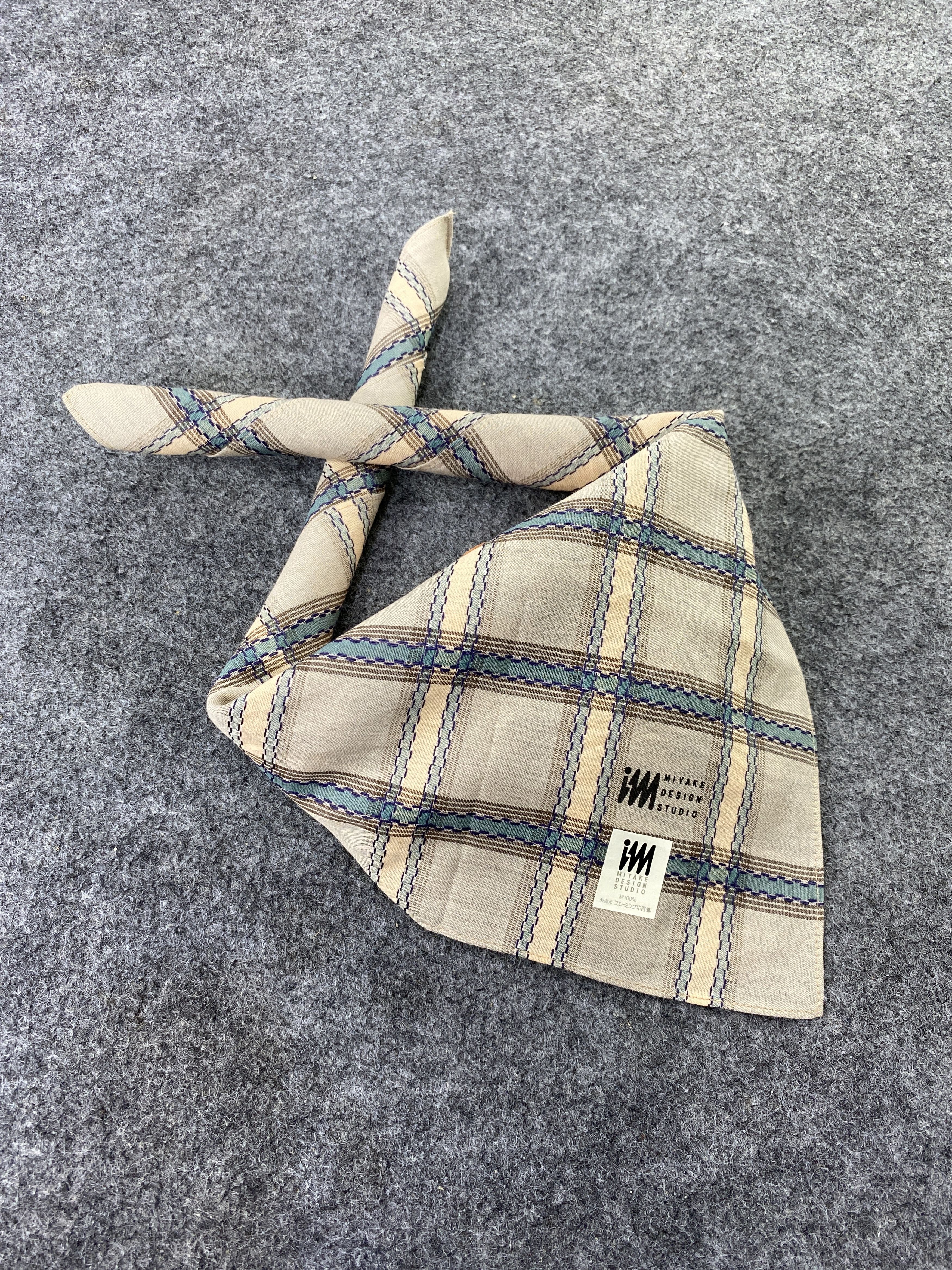 Issey Miyake Issey Miyake Handkerchief / Bandana / Neckerchief-B235 Size ONE SIZE - 1 Thumbnail
