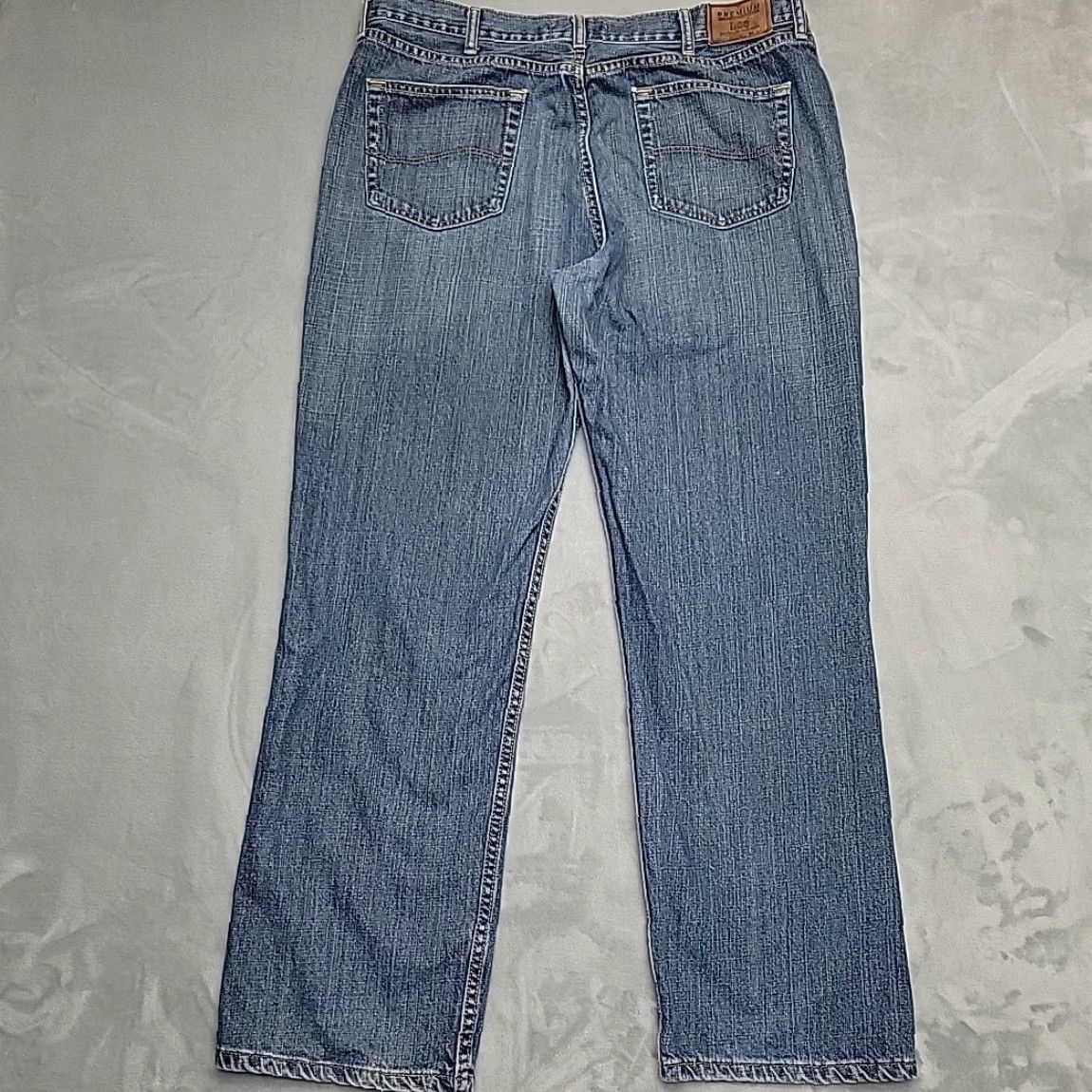 Lee Lee Jeans Men 38x32 Blue Denim Relaxed Fit Straight Leg Med Wash Premium Select Jeans Men 38 Blue Denim Relaxed Straight 90s USA American Mens Size US 38 / EU 54 - 6 Thumbnail