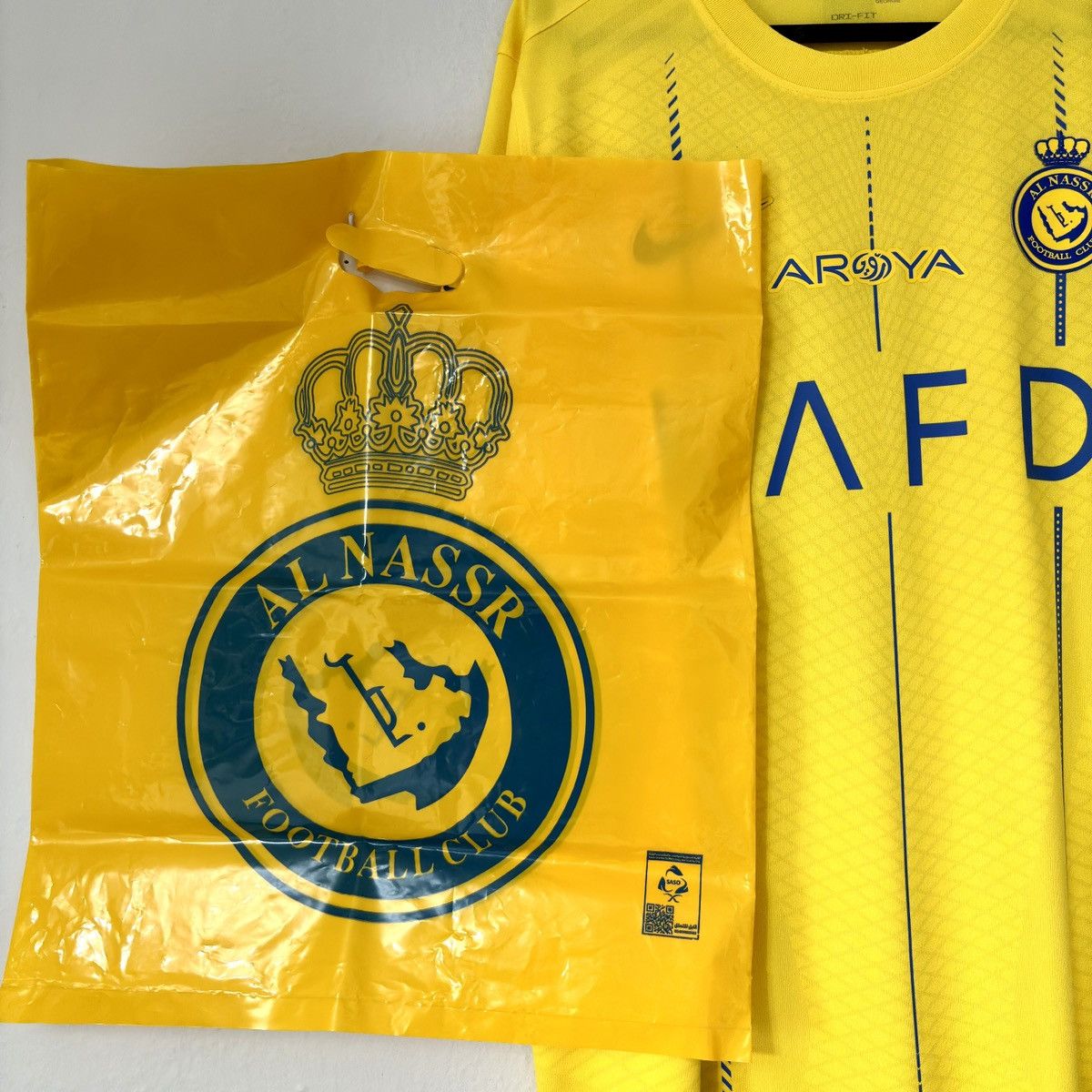 Nike NEW 2023 2024 Al Nassr Ronaldo Nike Home Kit Soccer Jersey L Size US L / EU 52-54 / 3 - 7 Thumbnail