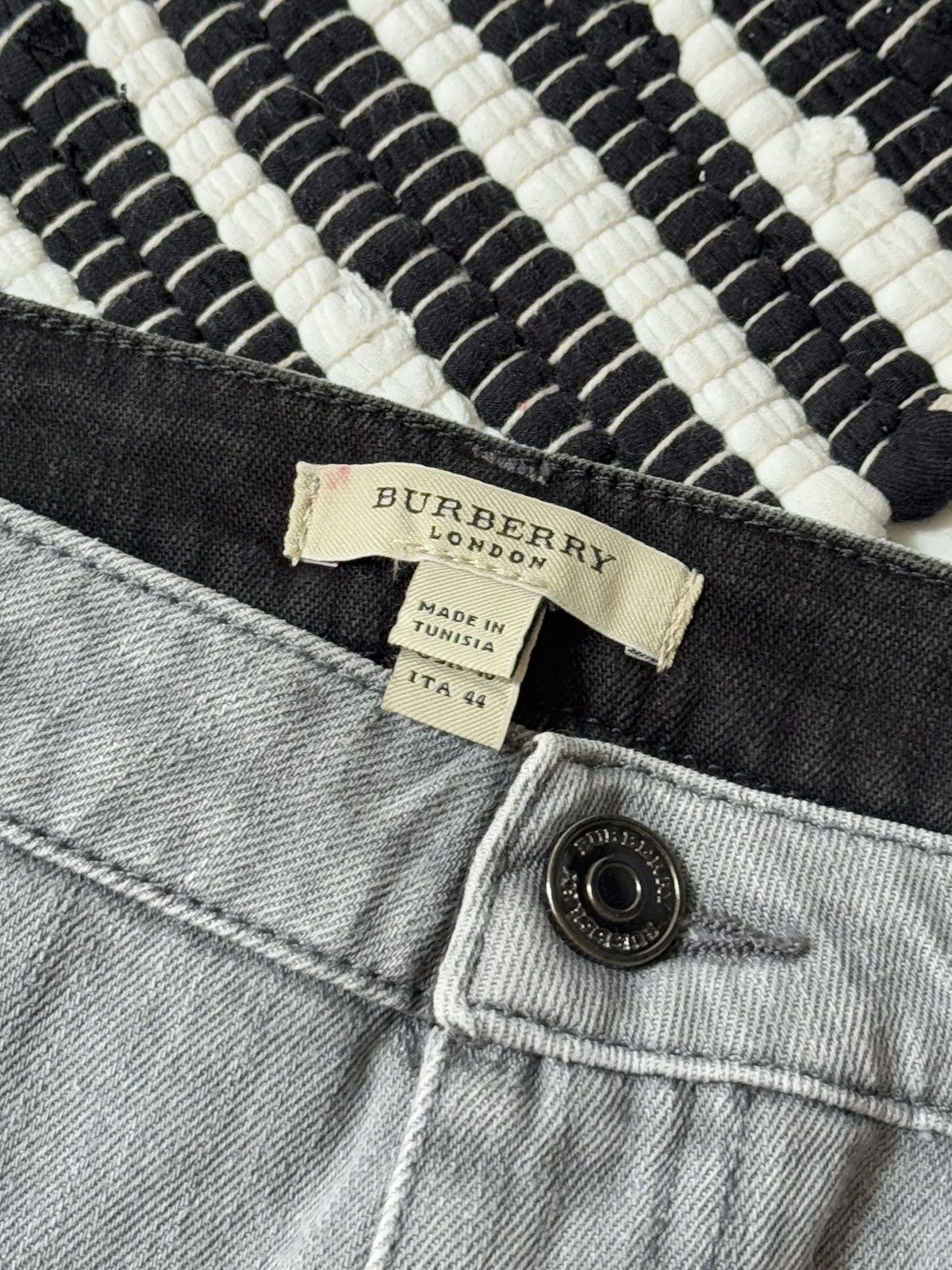 Burberry VINTAGE BURBERRY DENIM GRAY MINI SKIRT Size 30" / US 8 / IT 44 - 3 Thumbnail