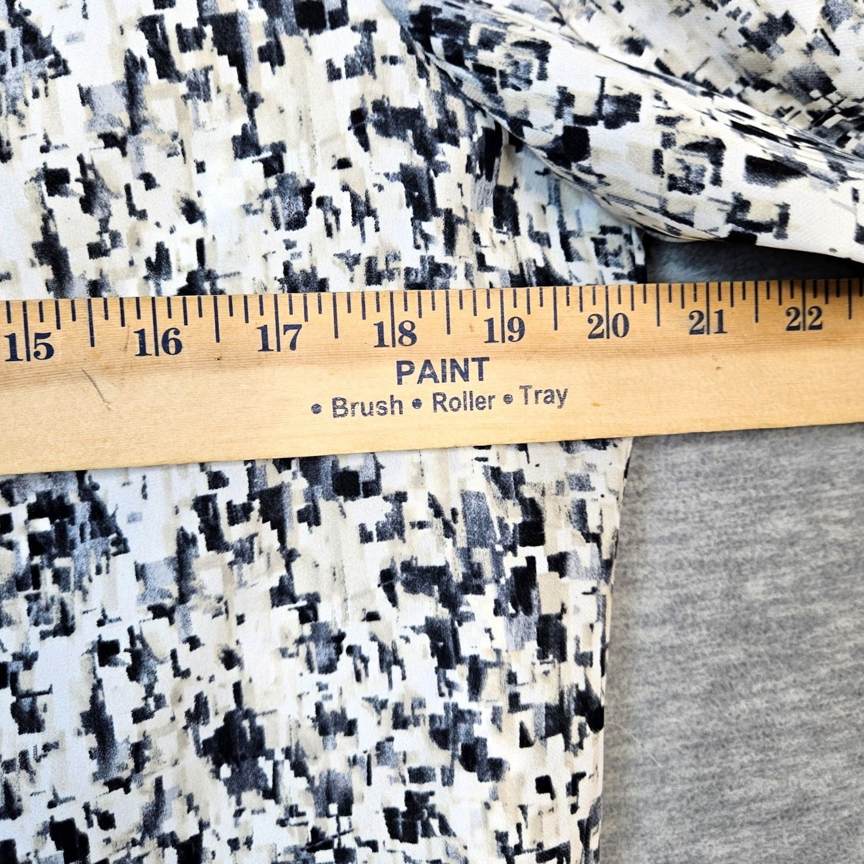 Vintage CAbi Hat Womens M Women Shatter Geometric neck Split Blouse Size Size M / US 6-8 / IT 42-44 - 3 Thumbnail