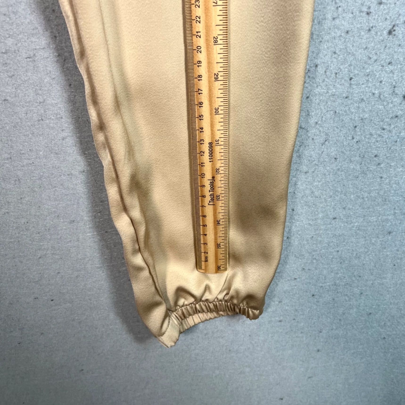 Uniqlo Uniqlo Womens Beige Elastic Waist Tapered Pajama Pants XS; Pajama Pants; Women; XS; Beige; Drawstring; Polyester; Solid; Regular; Brand: Uniqlo Size 26" / US 2 / IT 38 - 5 Thumbnail