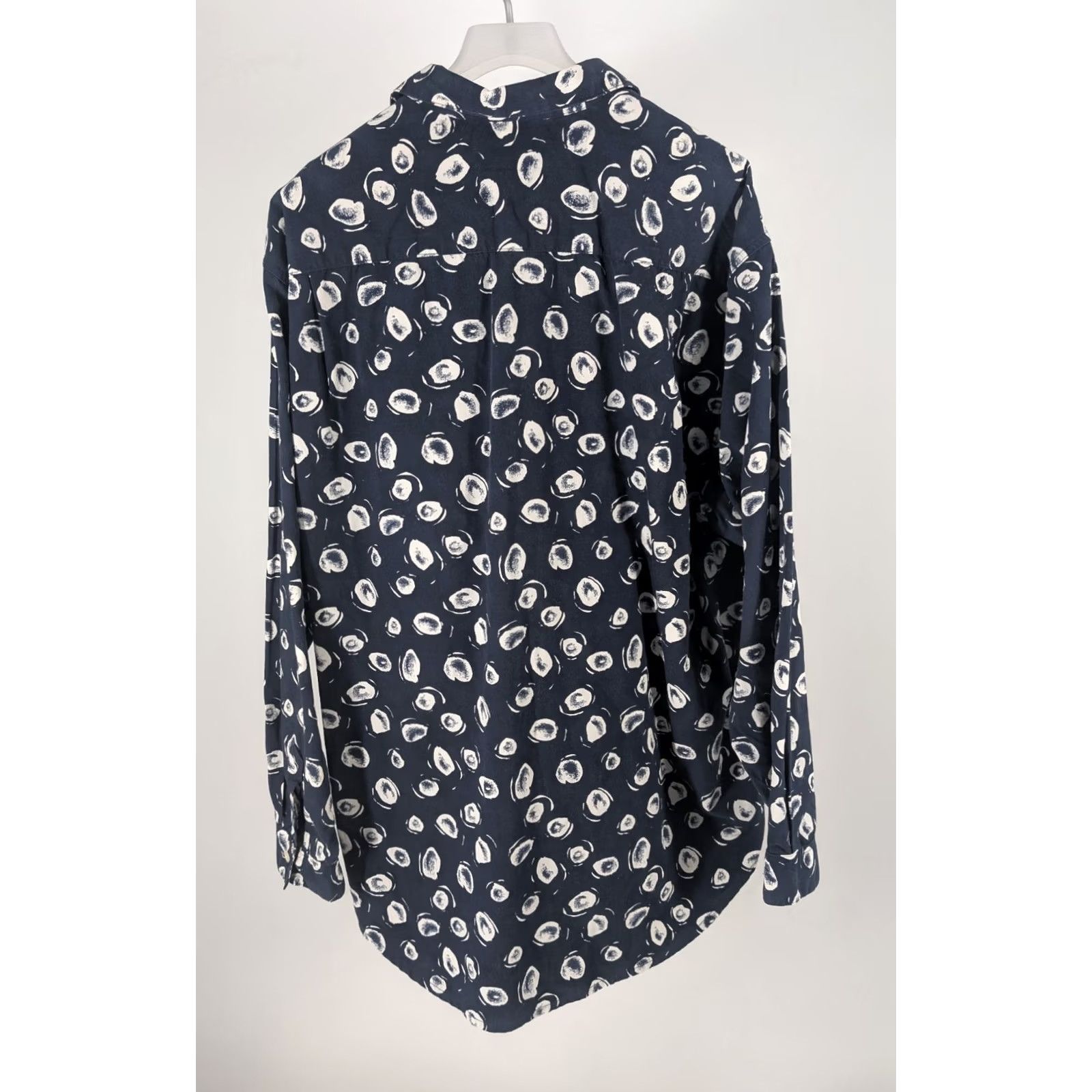 Guess VINTAGE Guess Georges Marciano Abstract Dot Bubble Shirt Navy White M Men Button-Up 90s USA Indonesia? (Note: This line is invalid due to added info) Size US M / EU 48-50 / 2 - 3 Thumbnail