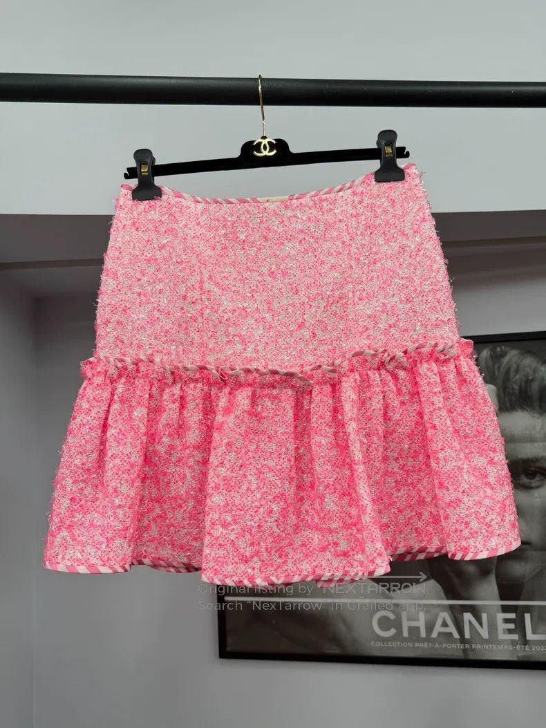 Chanel Chanel Pink sequined tweed skirt Size 25" / US 0 / IT 36 - 1 Thumbnail