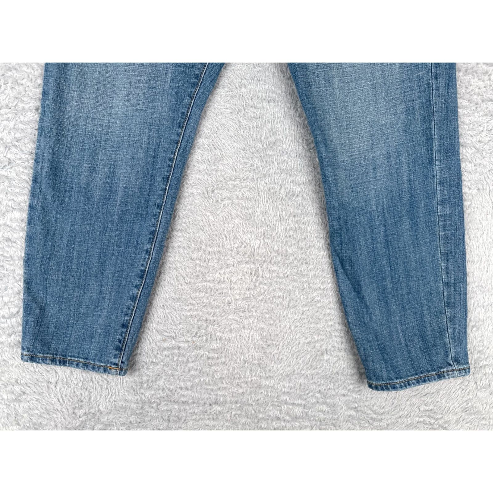 Lucky Brand Lucky Brand Jeans Women 12 Blue Denim Capri Mid Rise 32x26 Jeans Capris Vintage Millennial Style Womens Size 34" / US 12 / IT 48 - 2 Thumbnail