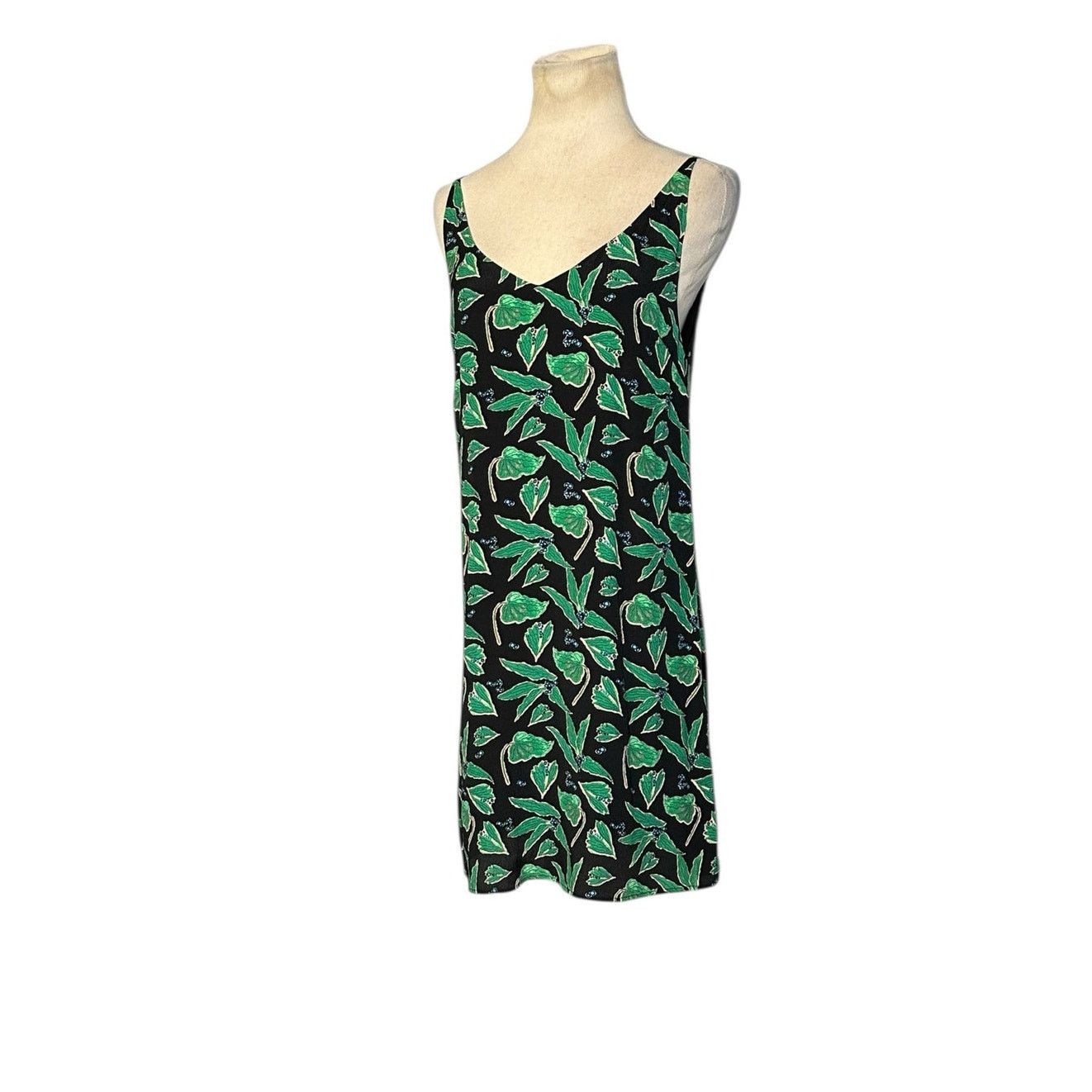 Urban Outfitters Urban Outfitters leaf print sleeveless mini dress size XS Size XS / US 0-2 / IT 36-38 - 5 Thumbnail