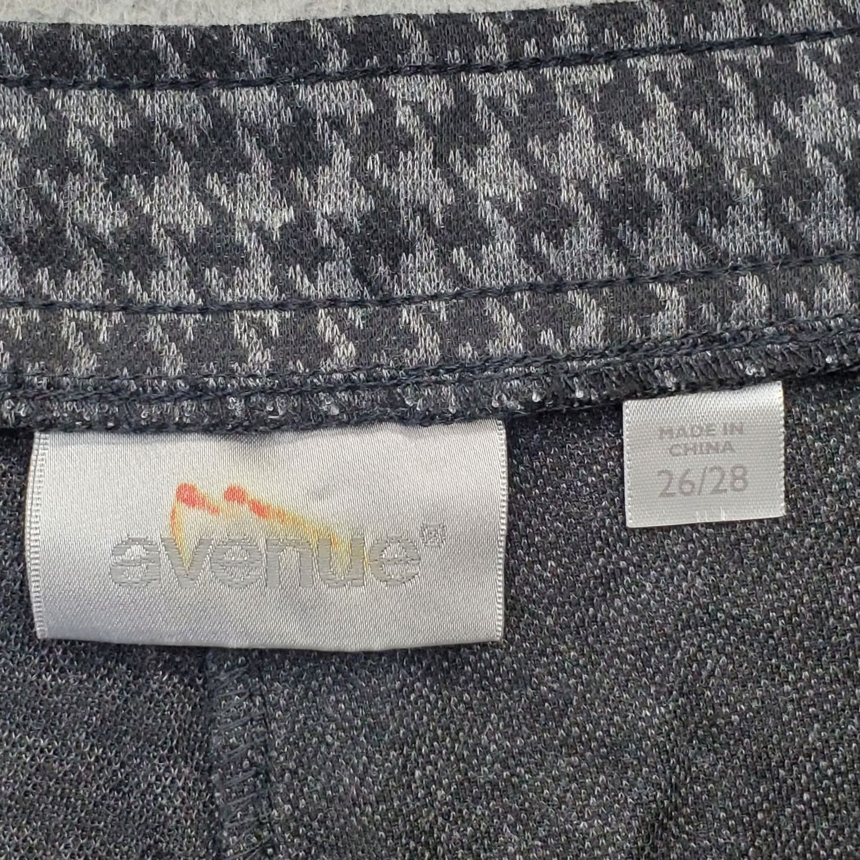 Avenue Avenue Womens Pants 26 Pull On Ankle Straight Leg Outdoor Multicolor Houndstooth Casual Pants Womens Size 26 27 Inseam 27" Band 20.75" 38.25" N/A Size 26" / US 2 / IT 38 - 7 Thumbnail