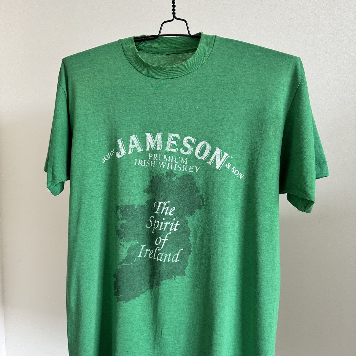 Vintage Vintage 1980s Jameson Irish Whiskey T-Shirt Distressed L Size US L / EU 52-54 / 3 - 4 Thumbnail