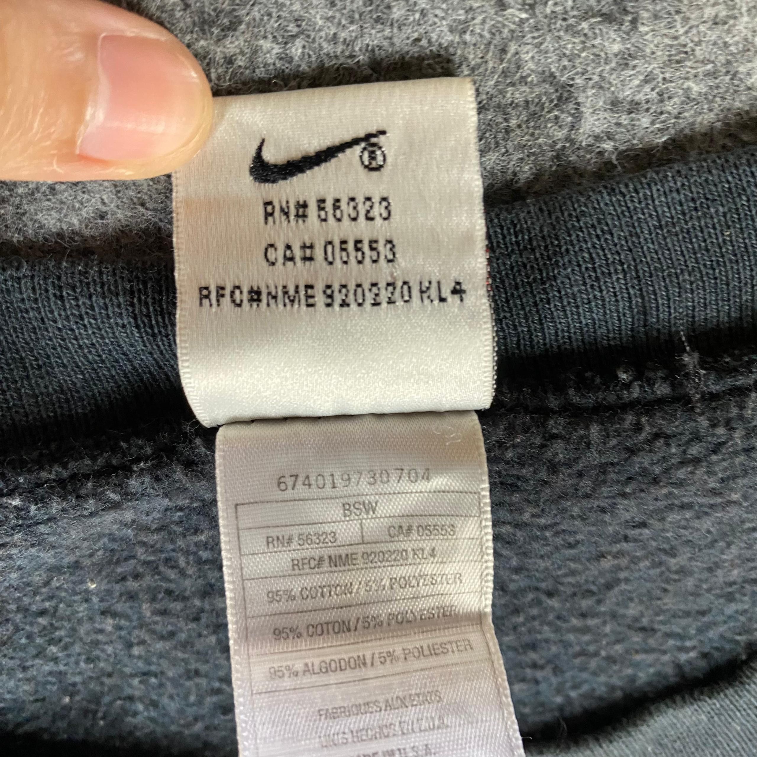Nike Vintage 90s Nike Small Logo Distressed Sweatshirt Size US L / EU 52-54 / 3 - 10 Thumbnail